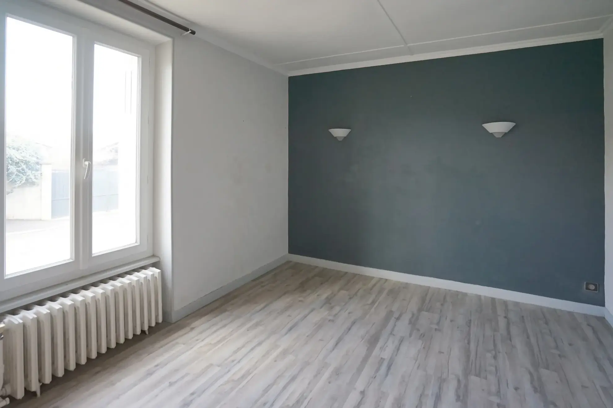 Maison à vendre à Albon avec potentiel de rénovation et grand espace intérieur 