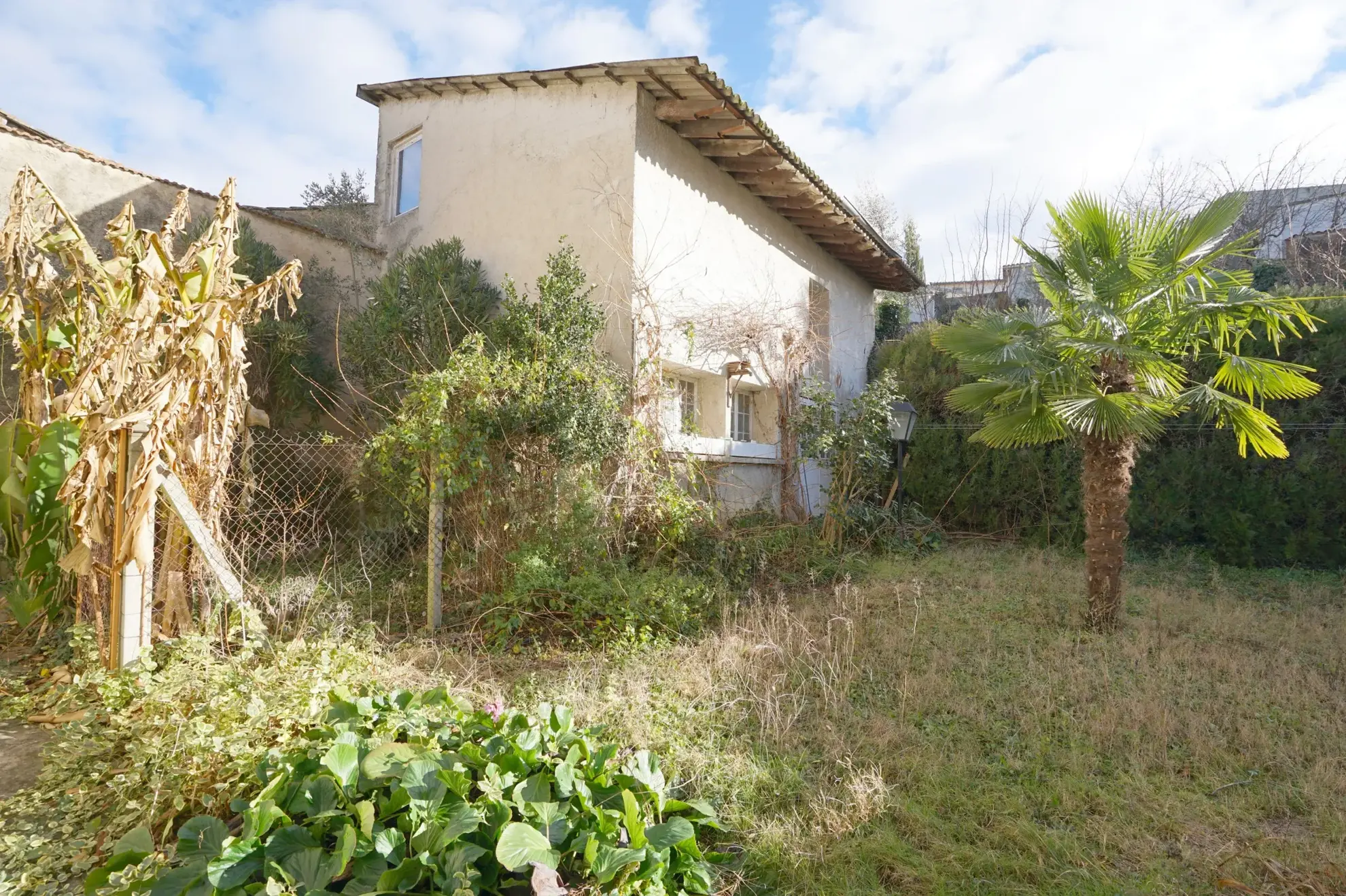 Maison à vendre à Albon avec potentiel de rénovation et grand espace intérieur 