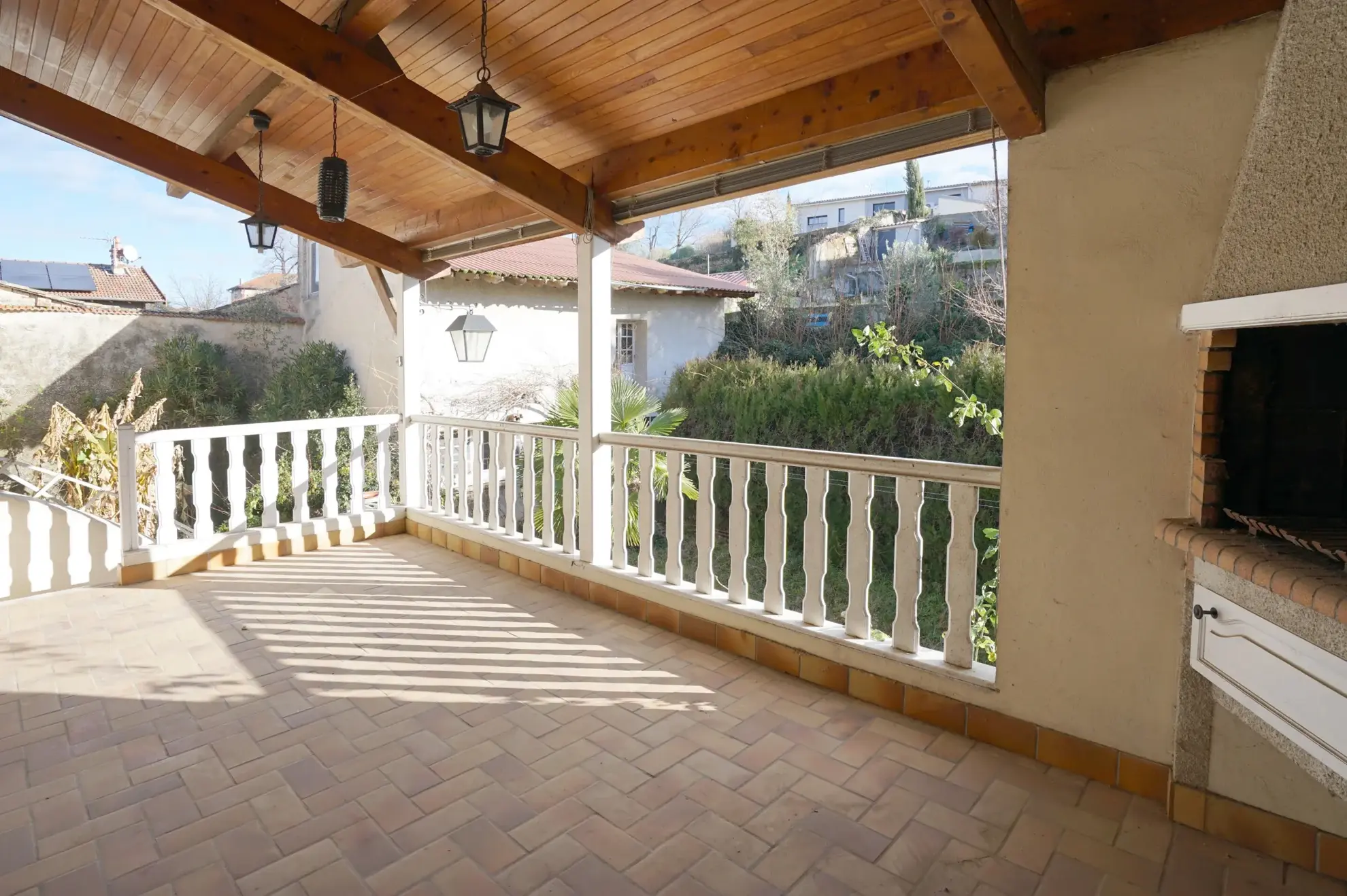 Maison à vendre à Albon avec potentiel de rénovation et grand espace intérieur 