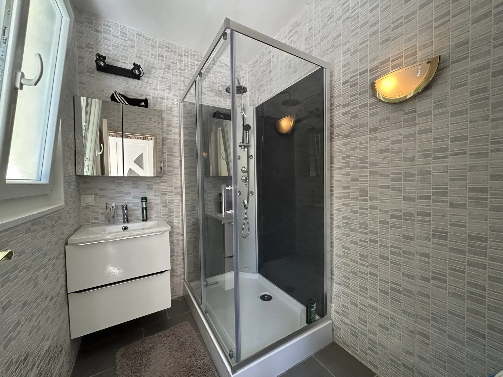 Maison à vendre à Gan - 68 m² avec terrain boisé et dépendance 