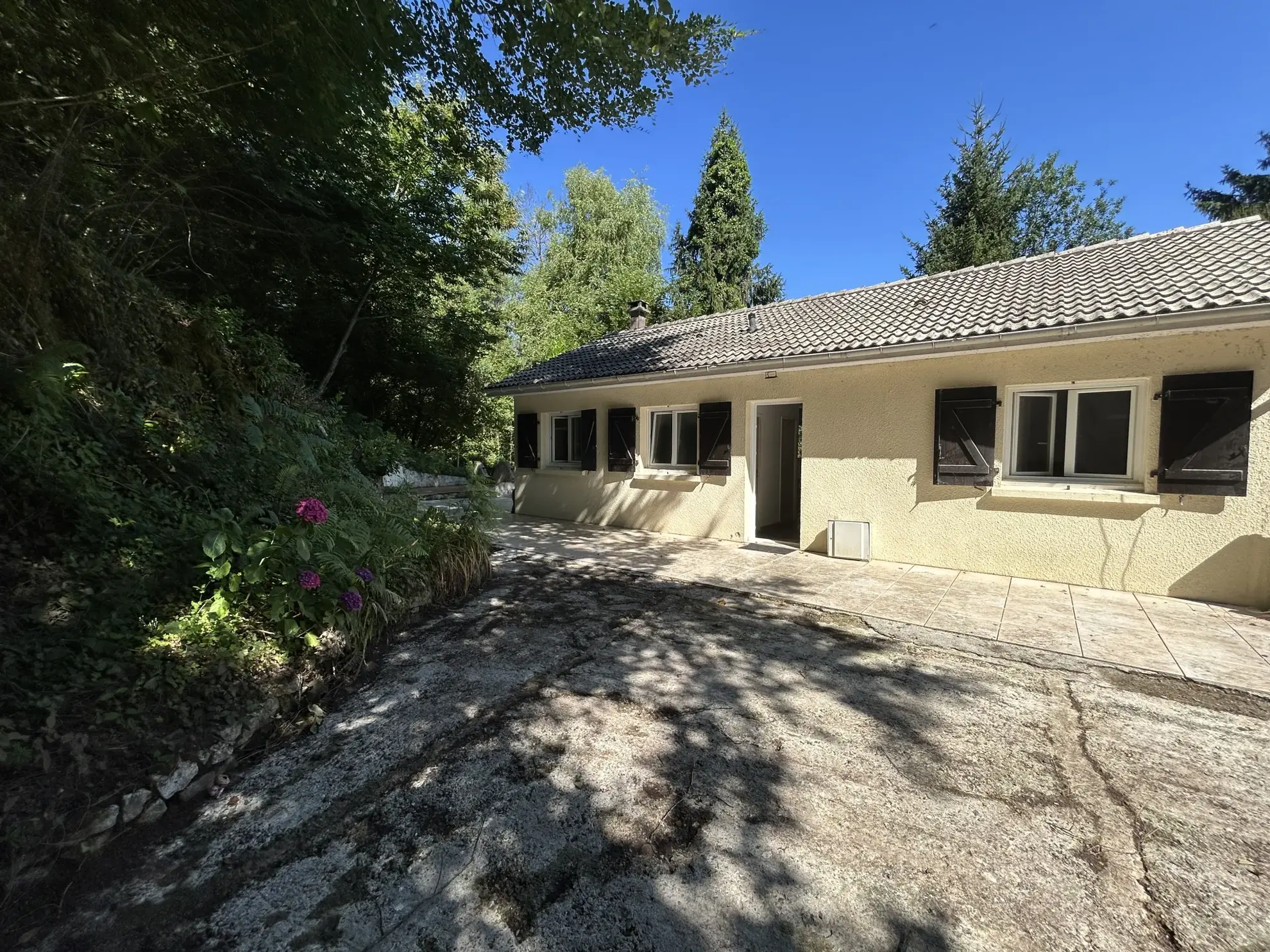 Maison à vendre à Gan - 68 m² avec terrain boisé et dépendance