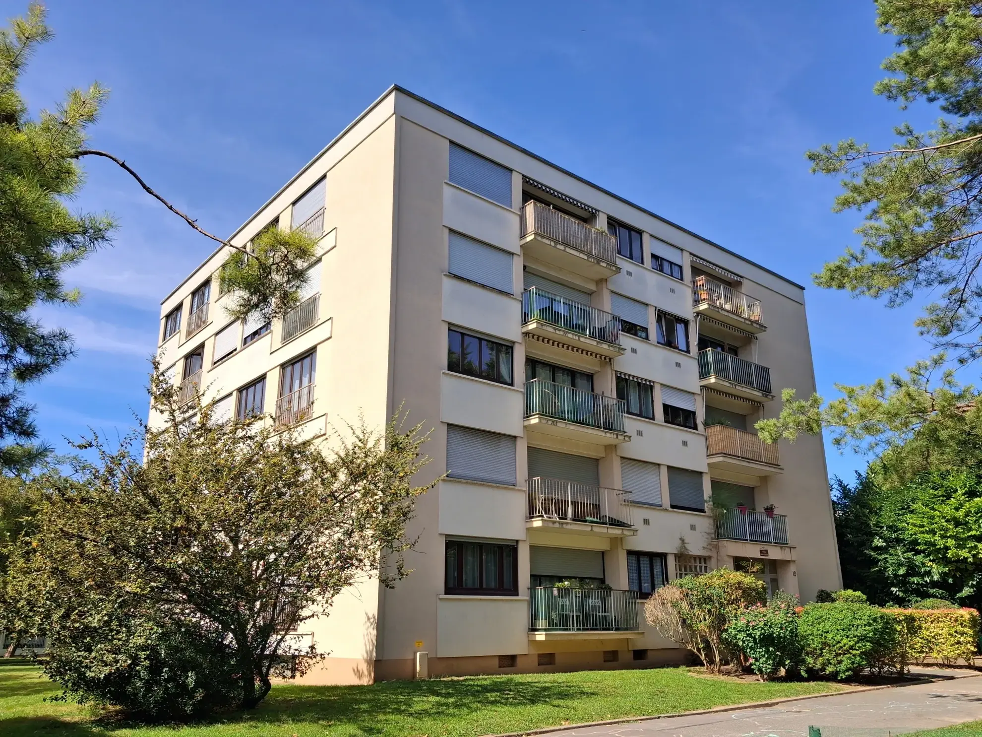 Appartement 4 pièces lumineux avec balcon, parking et proximité des bords de Marne à Chennevières-sur-Marne 