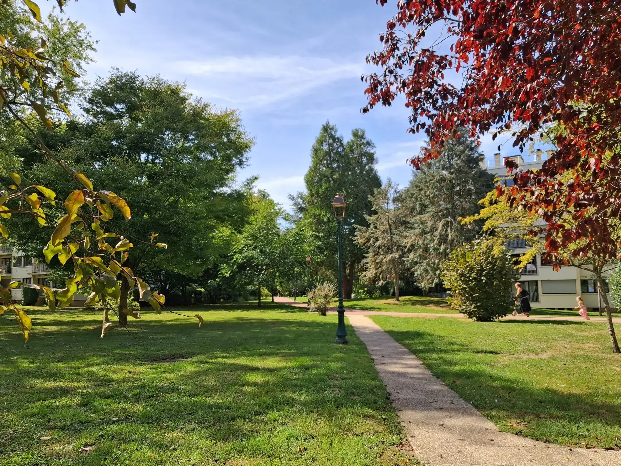 Appartement 4 pièces lumineux avec balcon, parking et proximité des bords de Marne à Chennevières-sur-Marne 