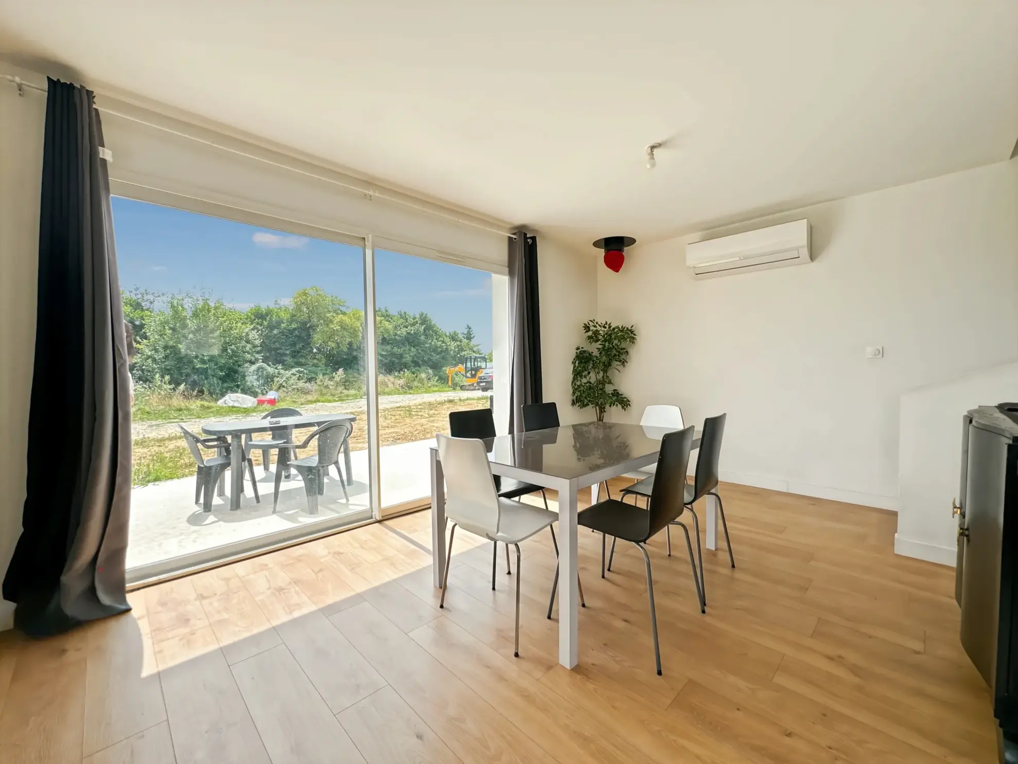 Maison lumineuse avec jardin et vue dégagée à Saint-Jean-de-Thurigneux 