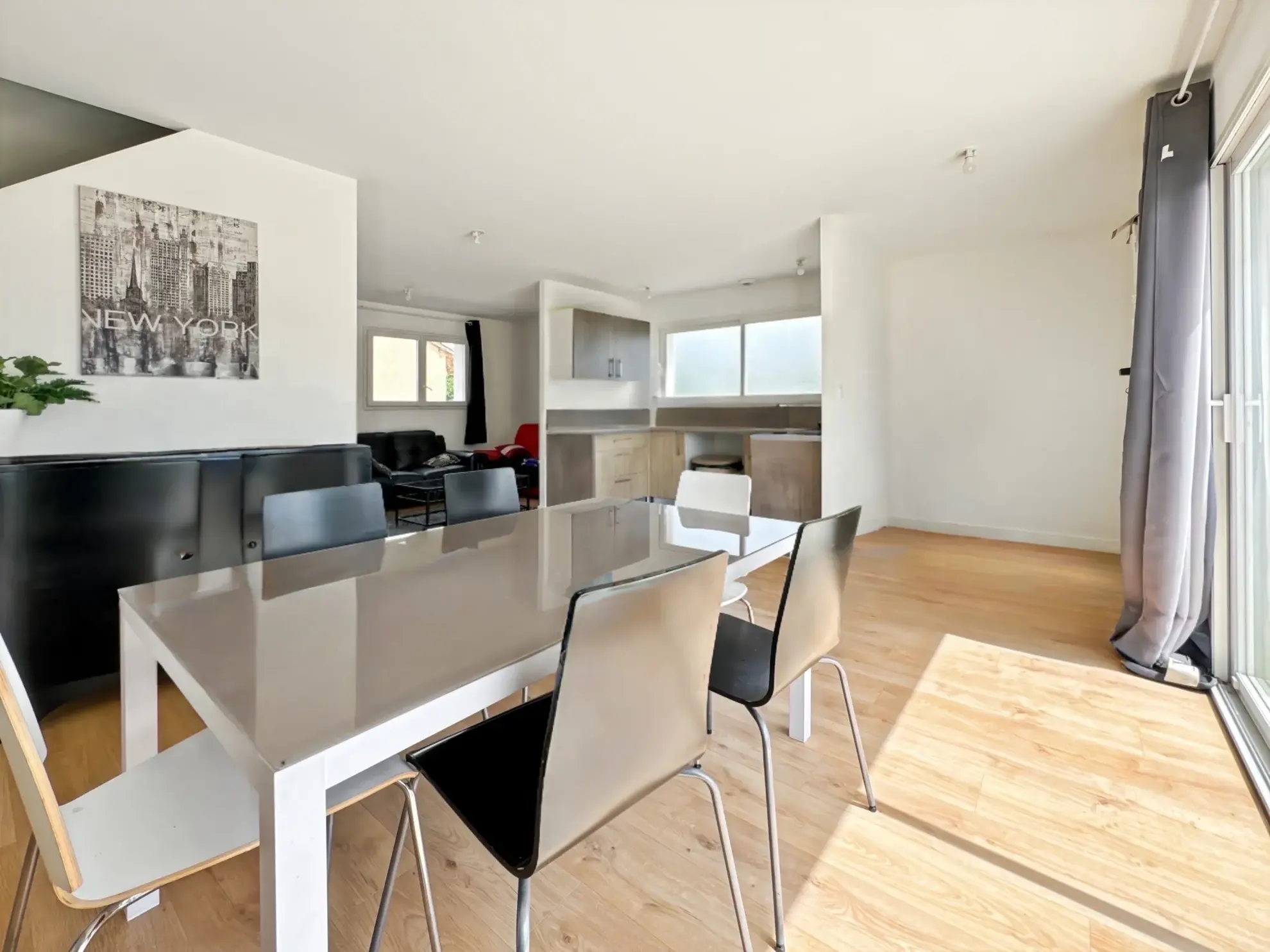 Maison lumineuse avec jardin et vue dégagée à Saint-Jean-de-Thurigneux 