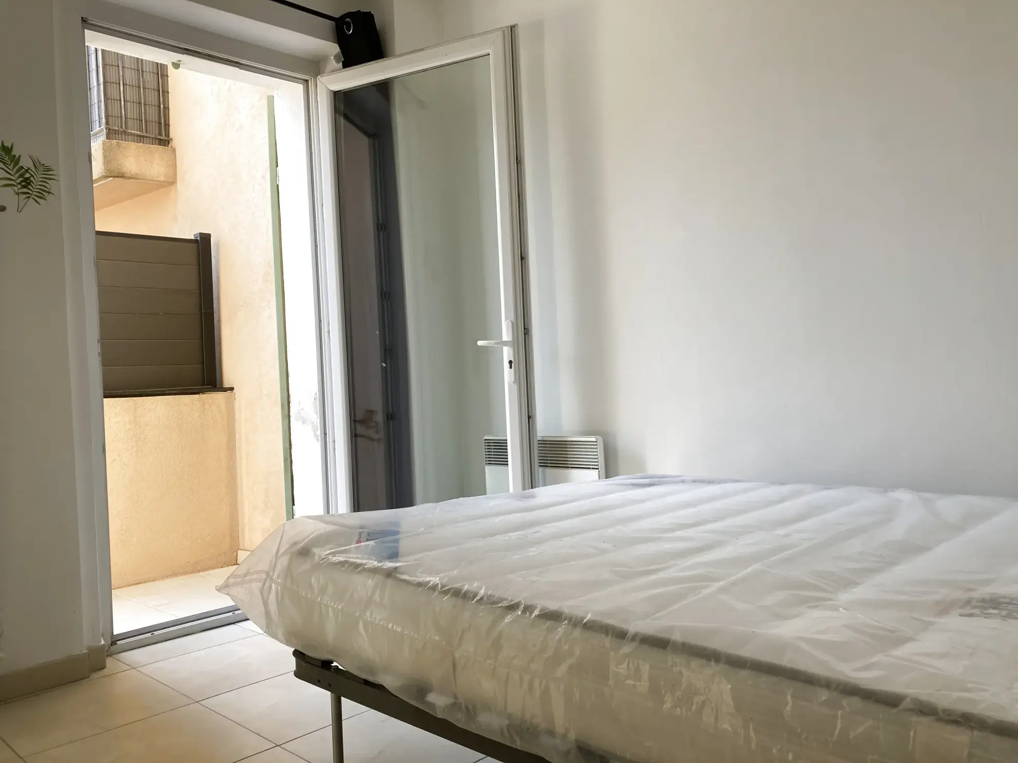 Appartement T2 en rez-de-chaussée avec terrasse et parking à Six Fours les plages 