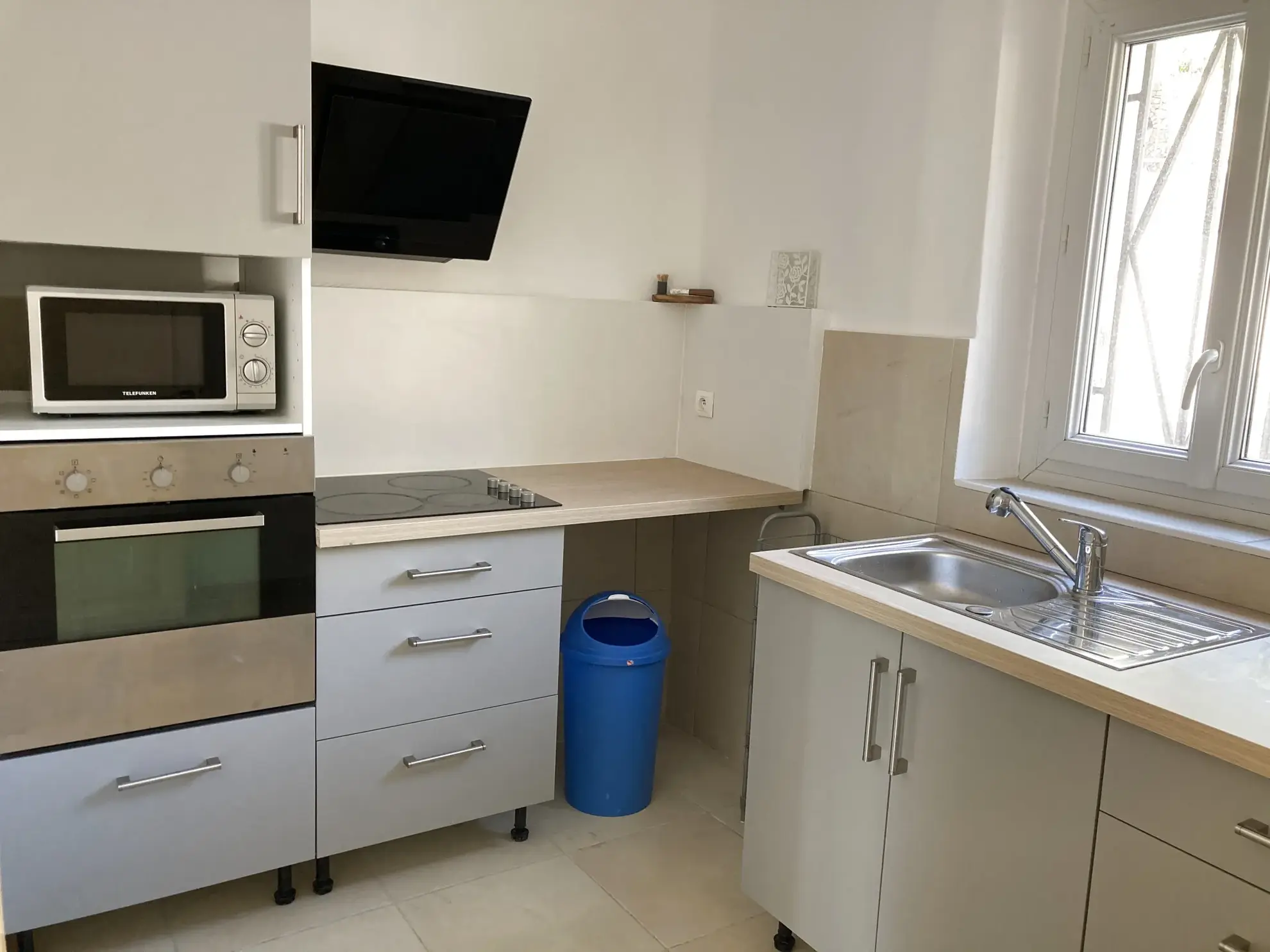 Appartement T2 en rez-de-chaussée avec terrasse et parking à Six Fours les plages 