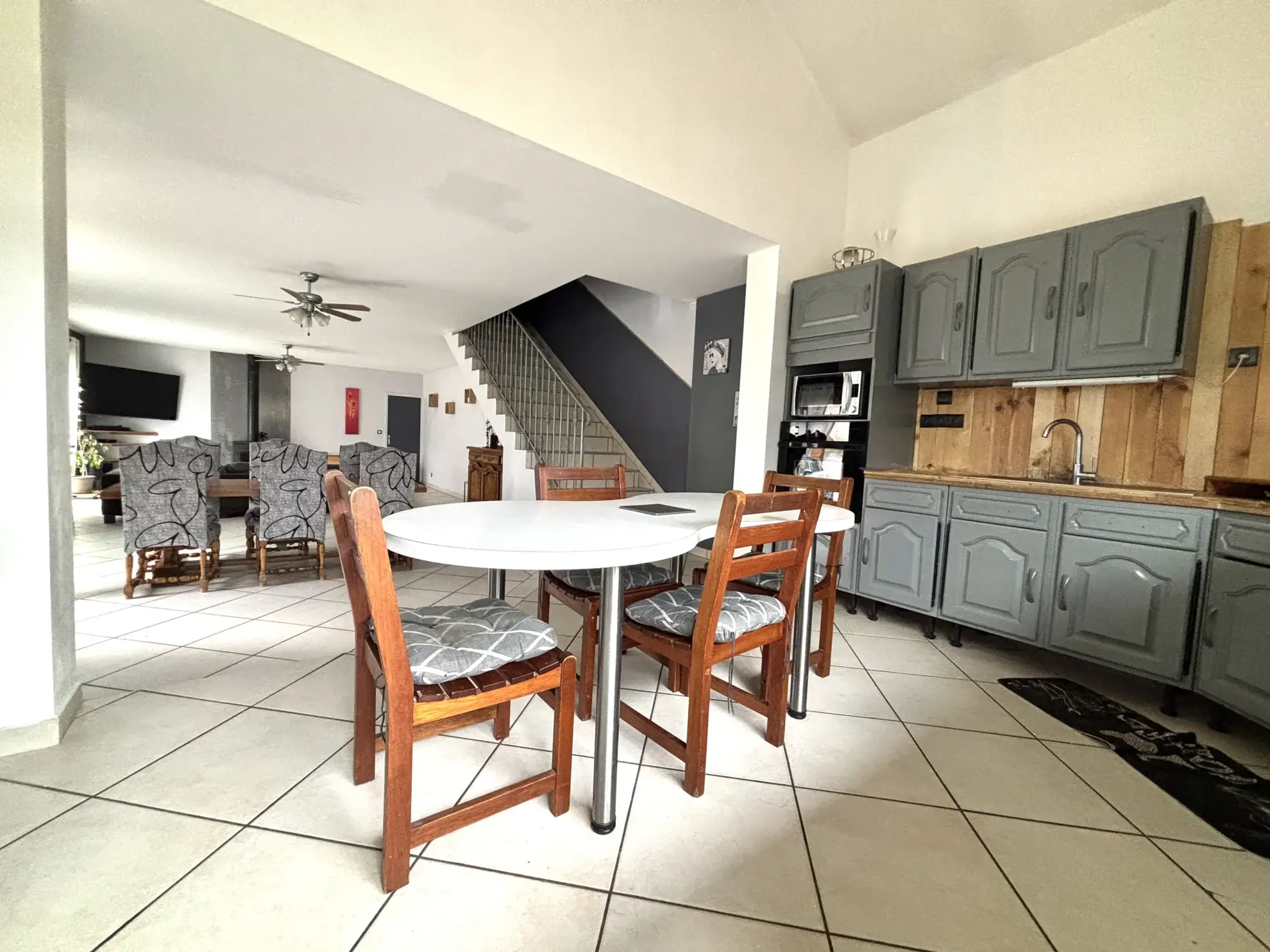 Achat maison à Montcarra de 161 m² avec terrain et parking 