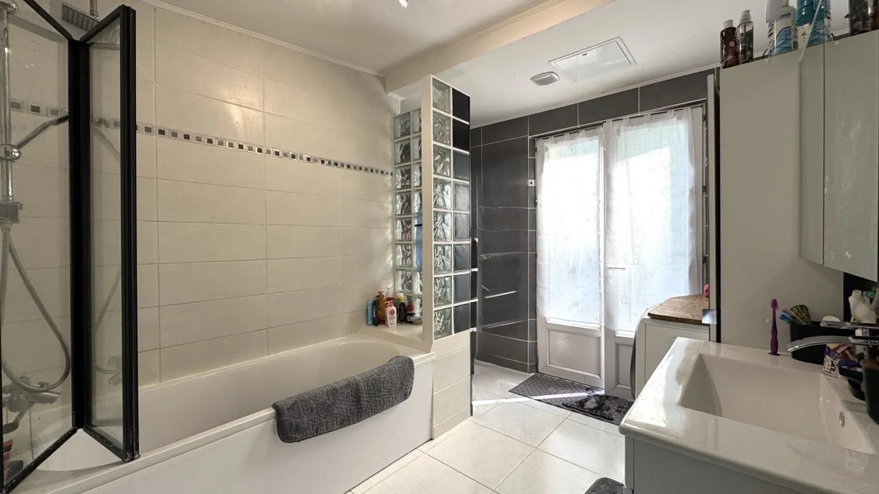 Maison individuelle avec terrain de 1890 m² en bord de Marne à Armentières-en-Brie 