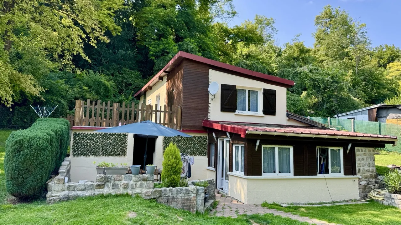 Maison individuelle avec terrain de 1890 m² en bord de Marne à Armentières-en-Brie 