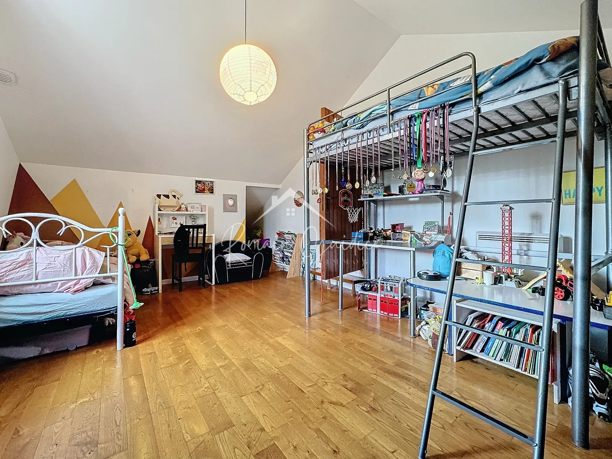 Maison Type 6 de 166 m² avec vue dégagée face à un grand terrain de 941 m² à Saint-Léons 