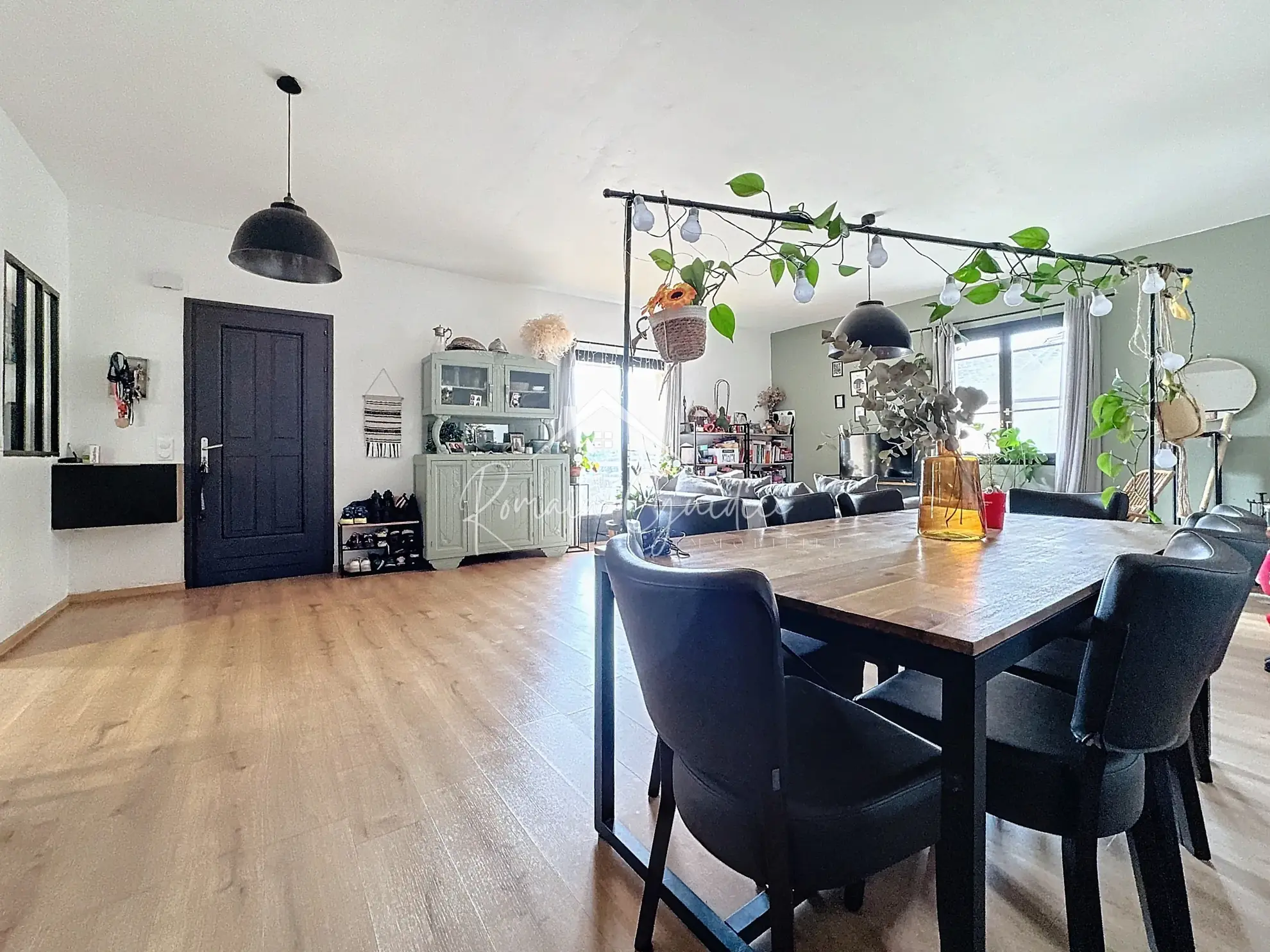 Maison Type 6 de 166 m² avec vue dégagée face à un grand terrain de 941 m² à Saint-Léons 