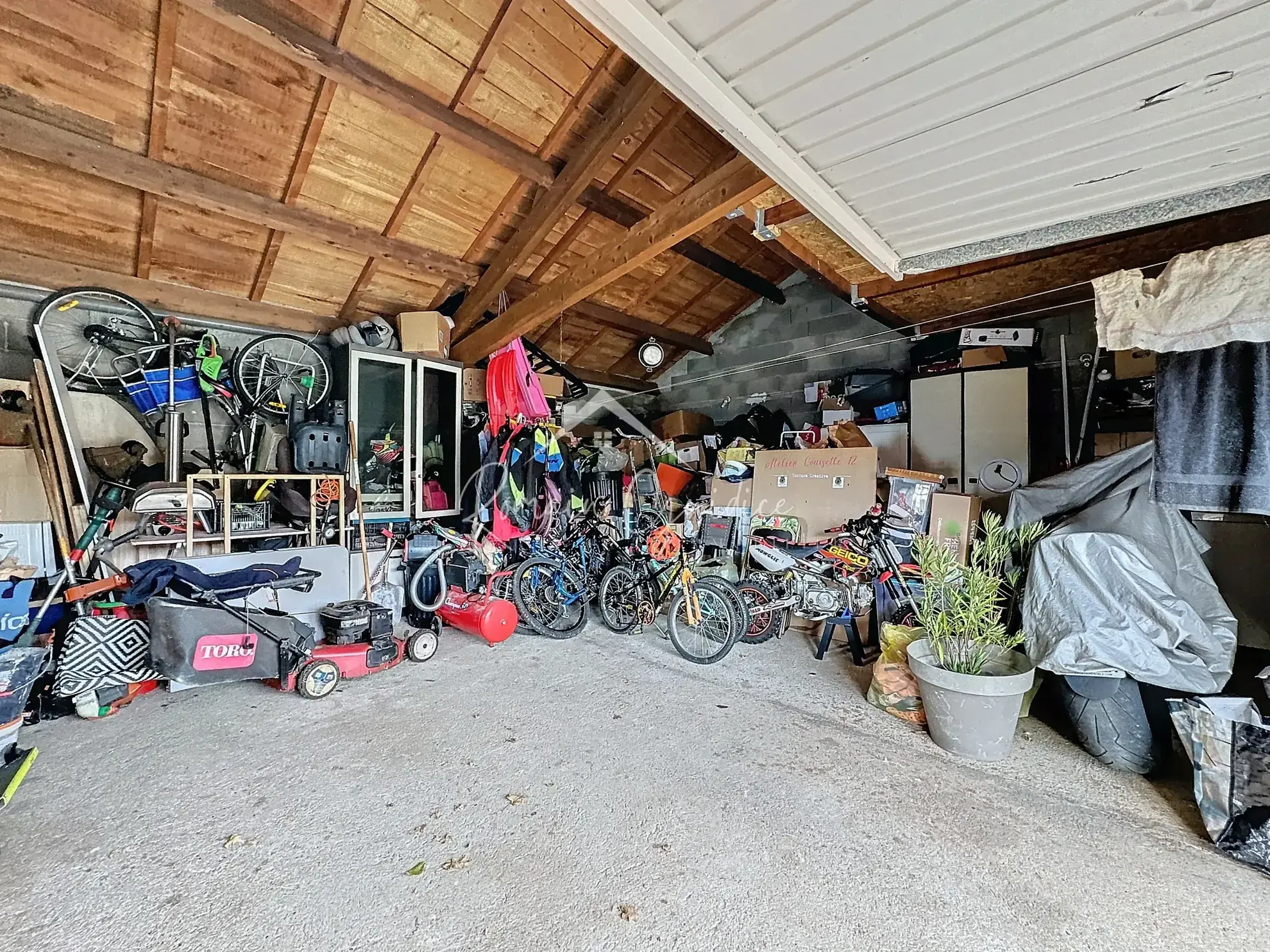 Maison Type 6 de 166 m² avec vue dégagée face à un grand terrain de 941 m² à Saint-Léons 