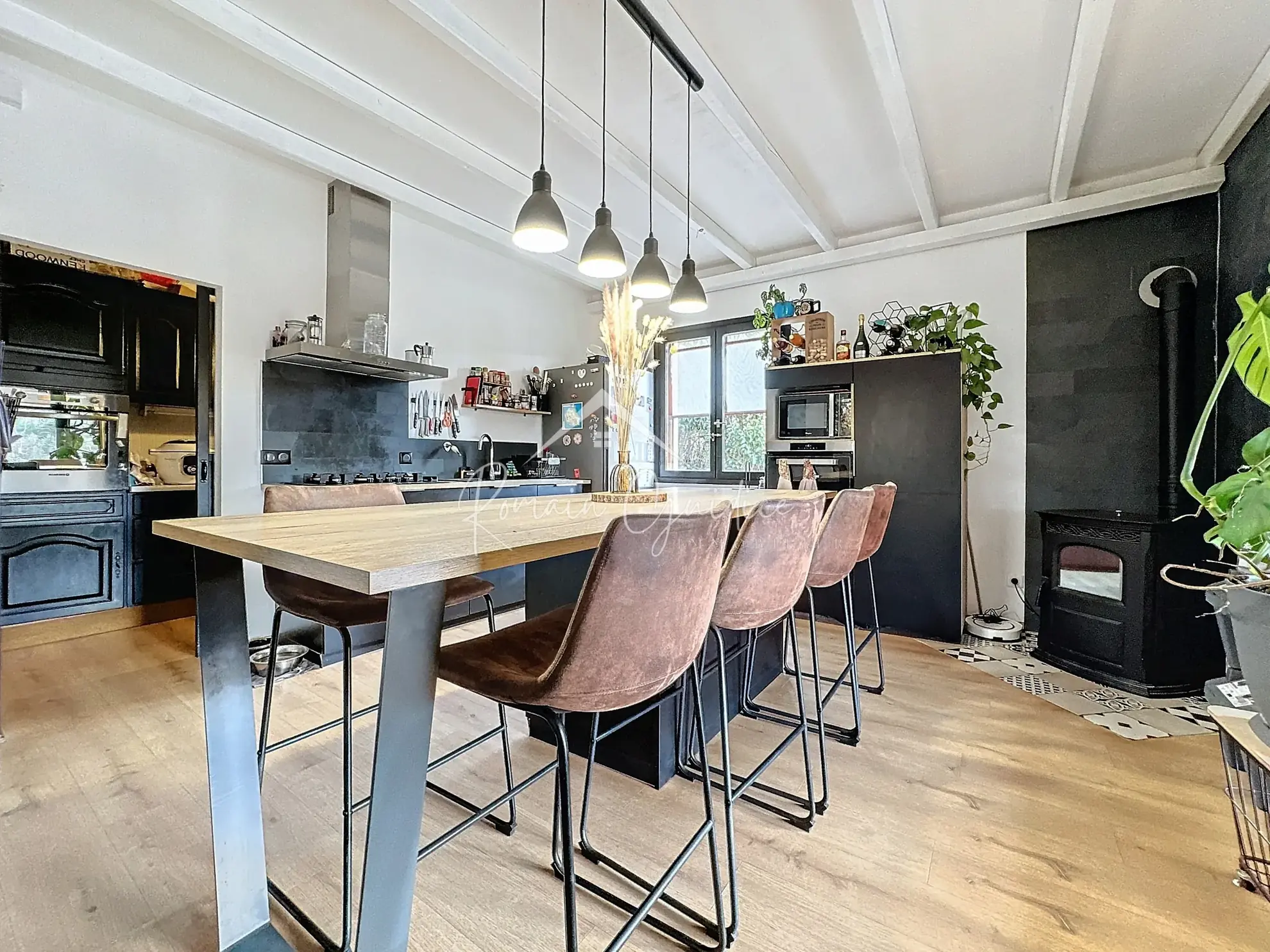 Maison Type 6 de 166 m² avec vue dégagée face à un grand terrain de 941 m² à Saint-Léons 