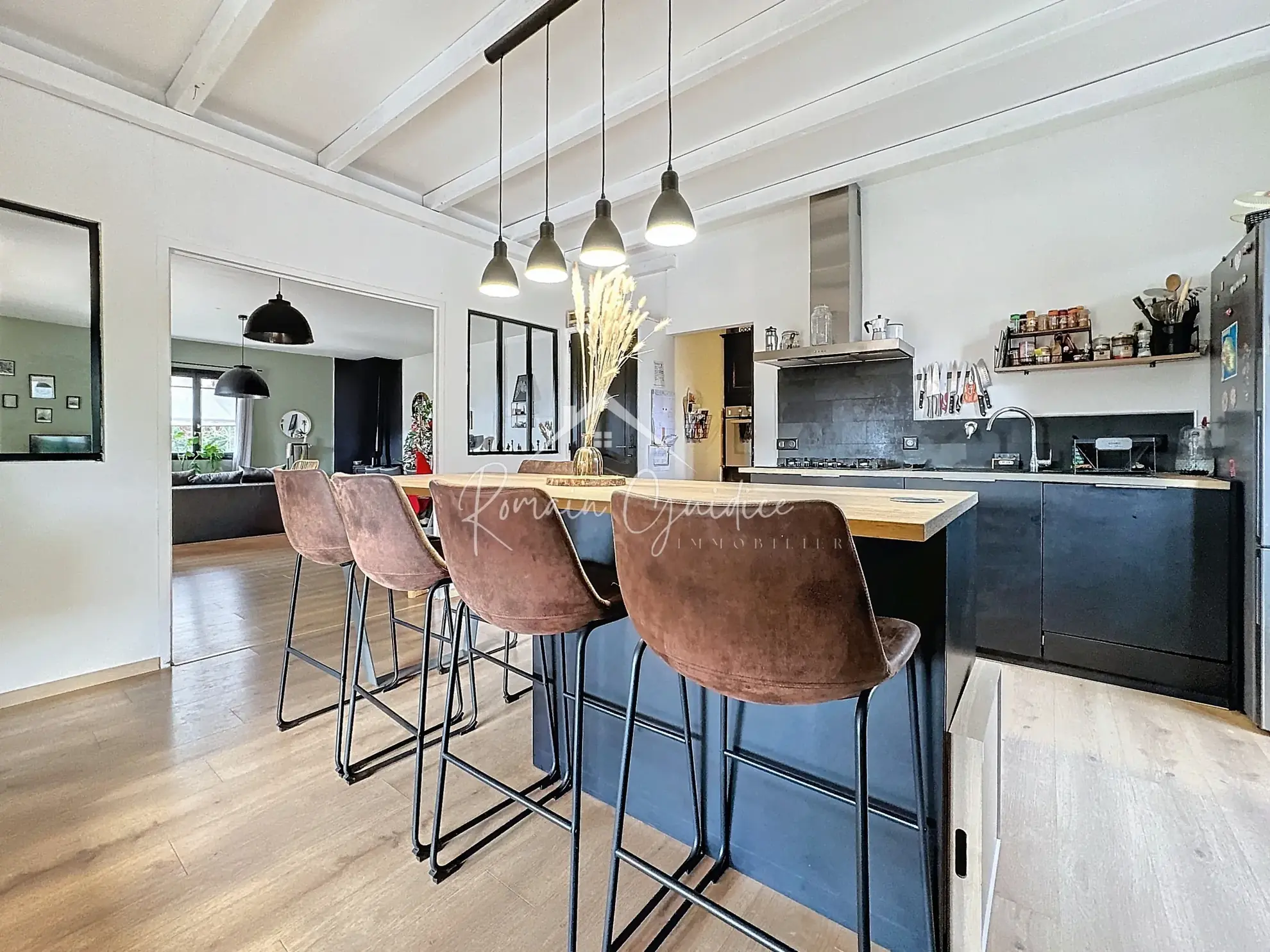 Maison Type 6 de 166 m² avec vue dégagée face à un grand terrain de 941 m² à Saint-Léons 