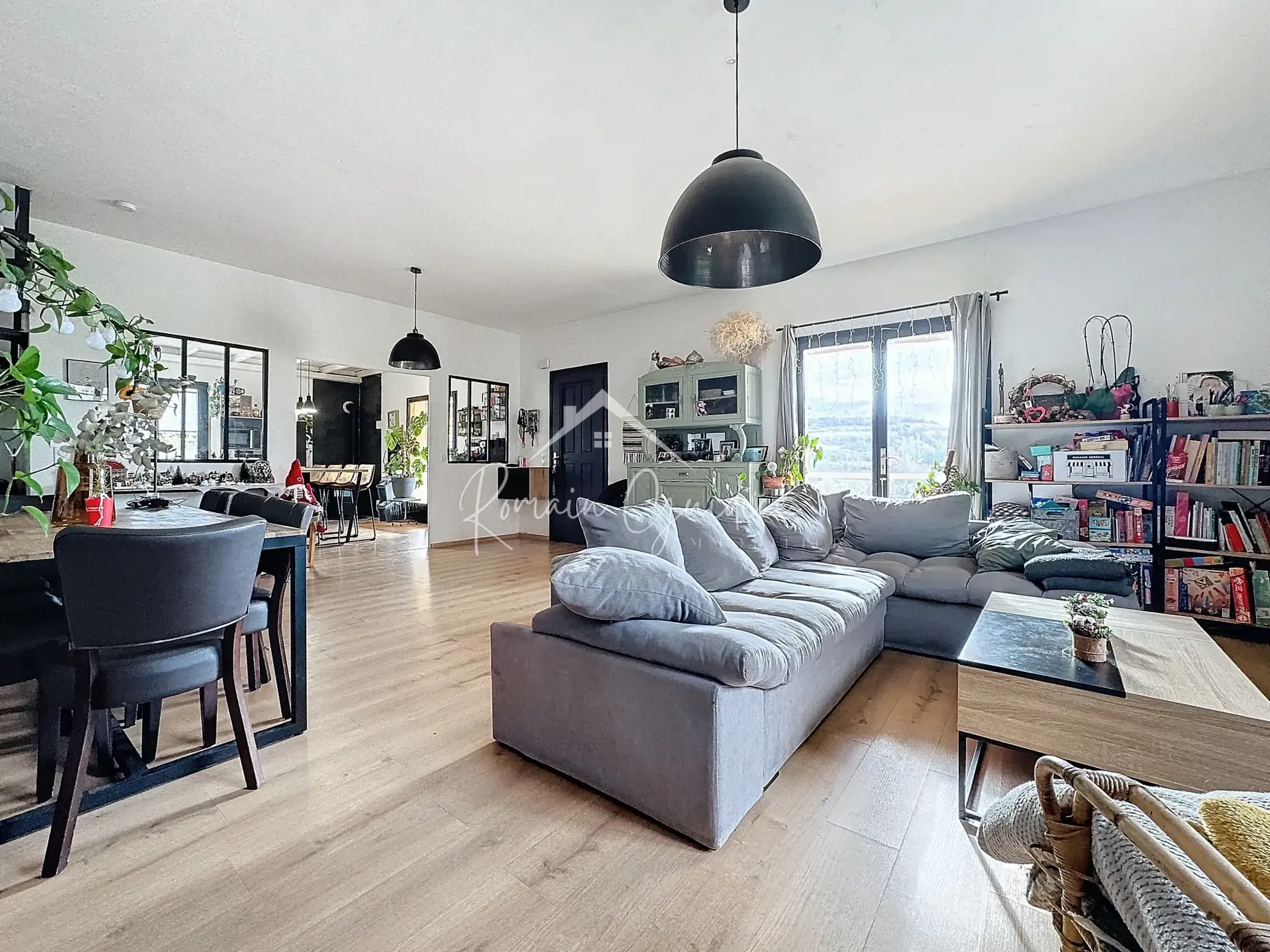 Maison Type 6 de 166 m² avec vue dégagée face à un grand terrain de 941 m² à Saint-Léons 