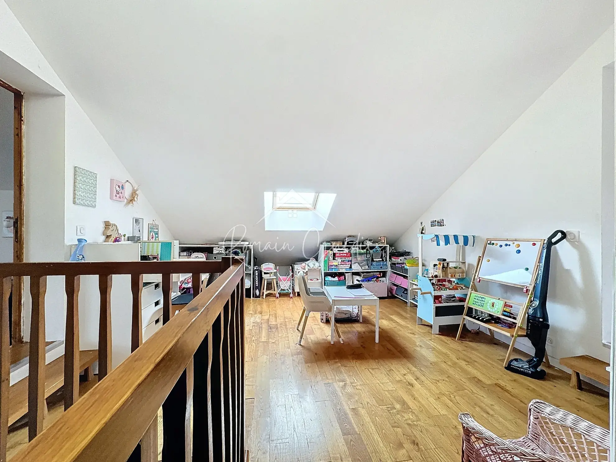 Maison Type 6 de 166 m² avec vue dégagée face à un grand terrain de 941 m² à Saint-Léons 