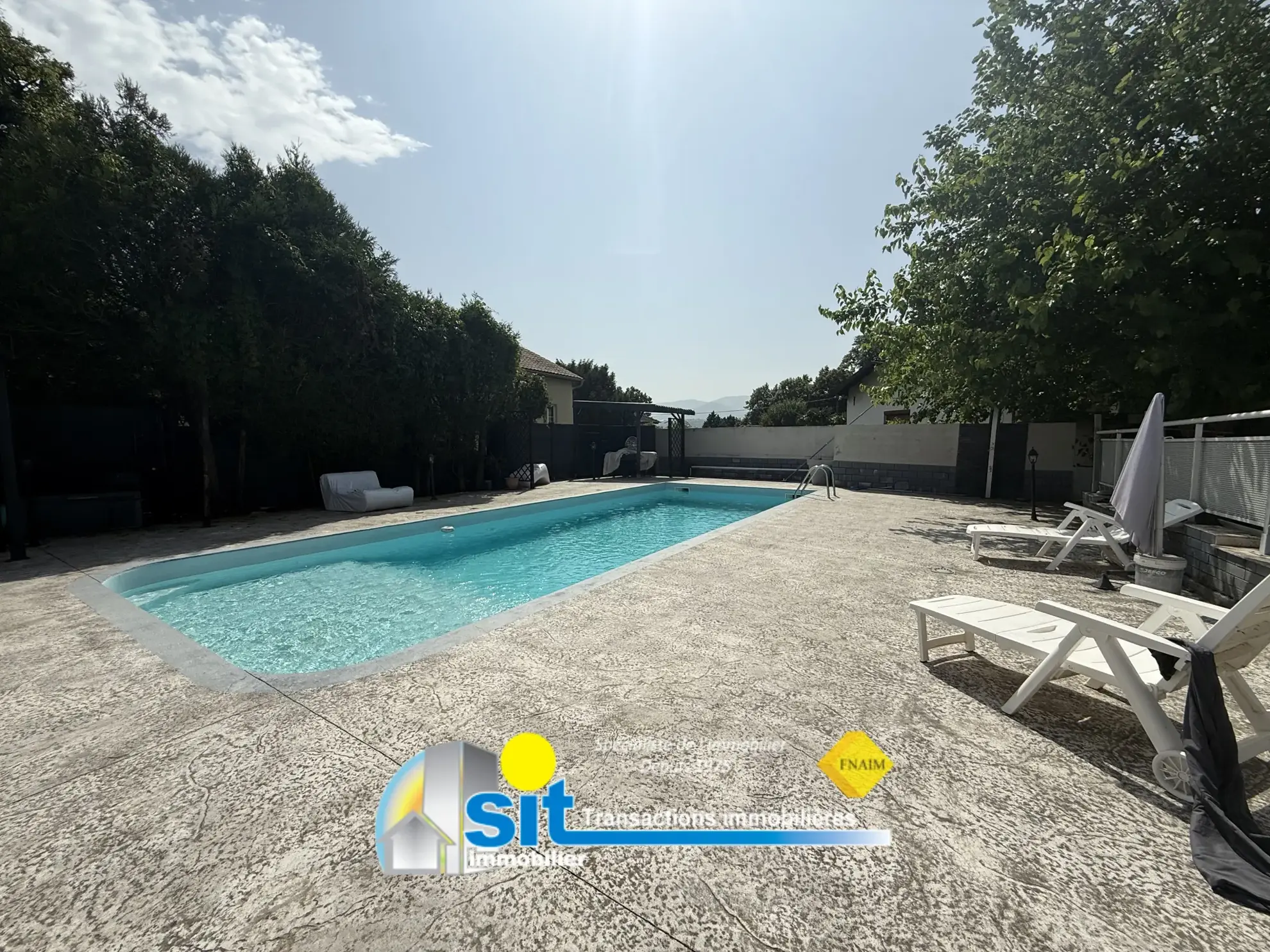 Charmante villa avec piscine et grands volumes à Saint-Maurice-l’Exil 
