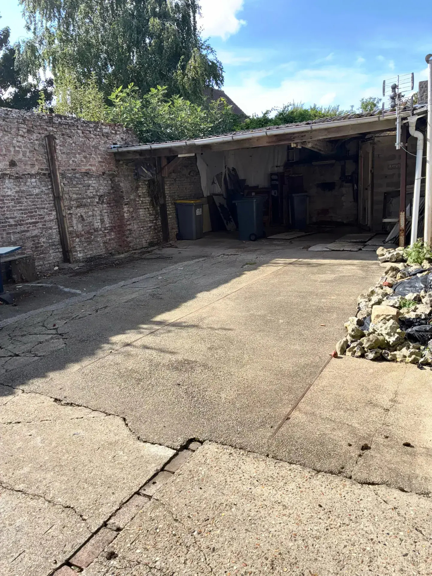 Maison à vendre à Ferfay - 95 m², 2 chambres, cour fermée, prix intéressant 