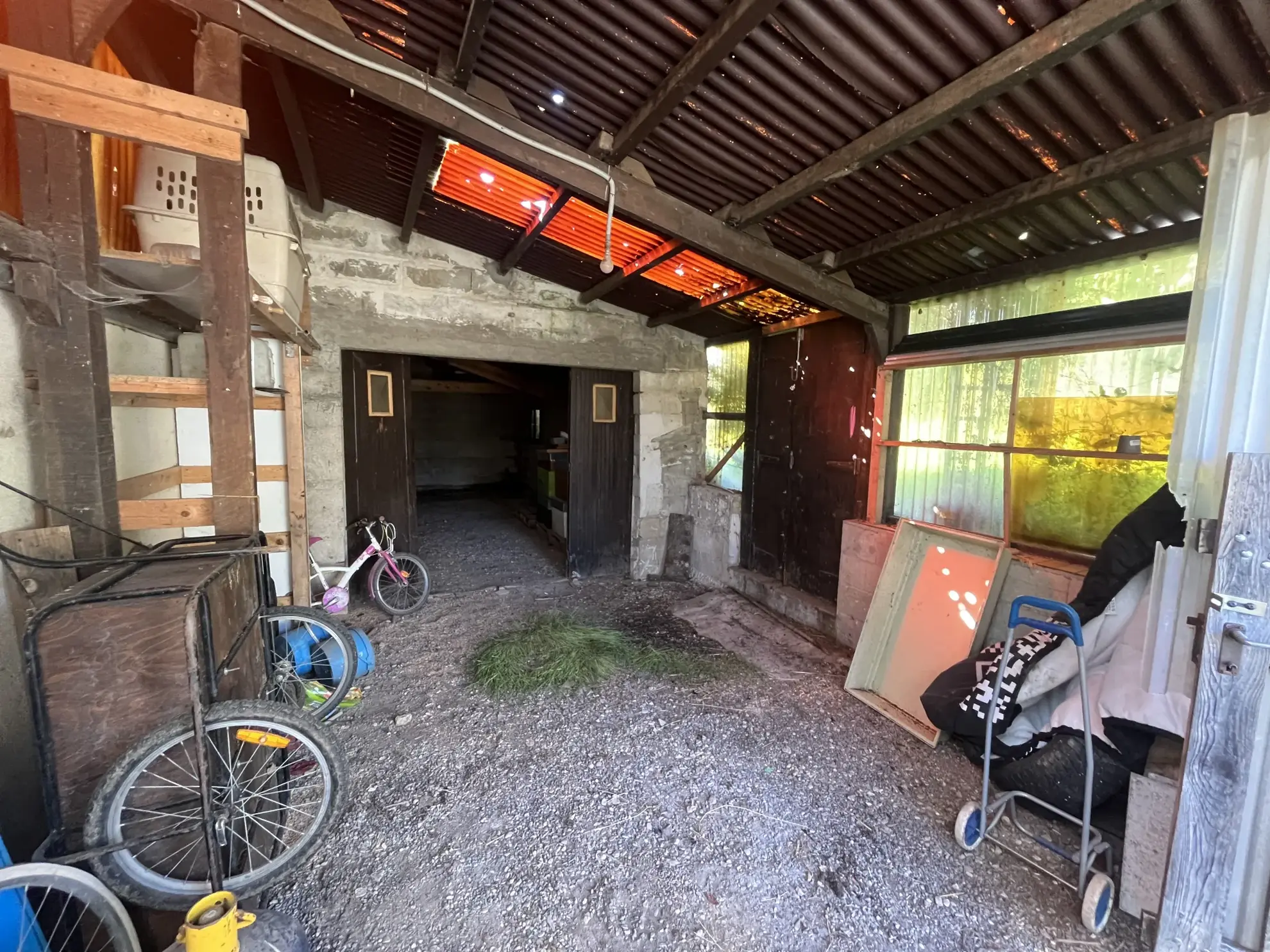 Maison 110 m² avec 3 chambres, garage double et terrain arboré à Villeneuve-sur-Bellot 