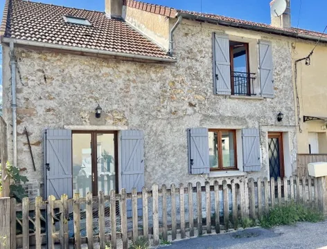 Maison 110 m² avec 3 chambres, garage double et terrain arboré à Villeneuve-sur-Bellot