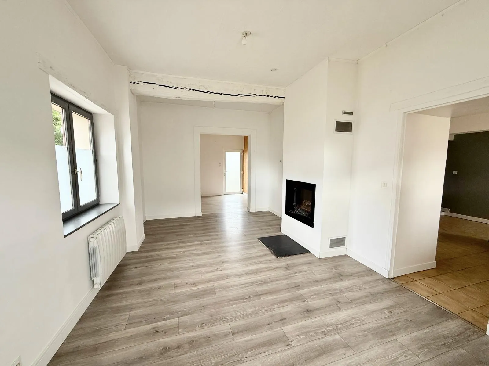 Maison 110 m² avec 3 chambres, garage double et terrain arboré à Villeneuve-sur-Bellot 