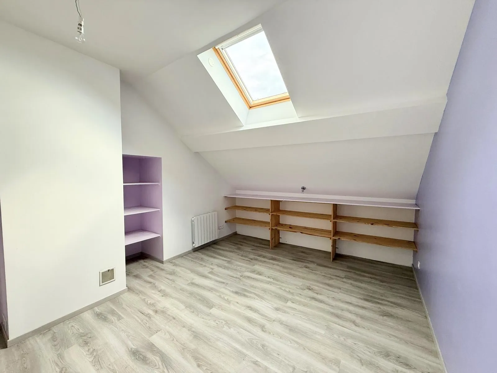 Maison 110 m² avec 3 chambres, garage double et terrain arboré à Villeneuve-sur-Bellot 