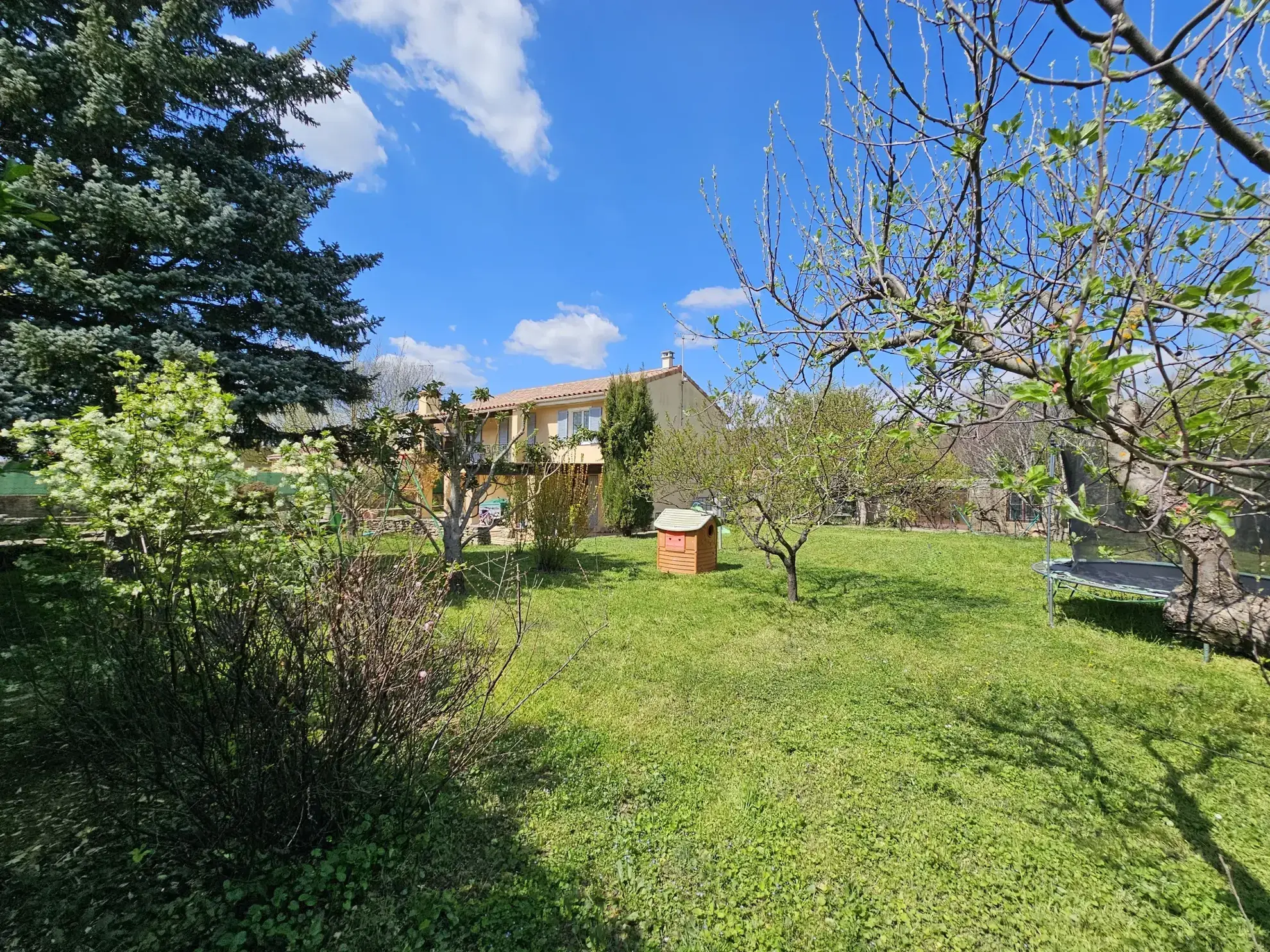 Maison rénovée avec jardin et annexe à Saignon - Luberon 