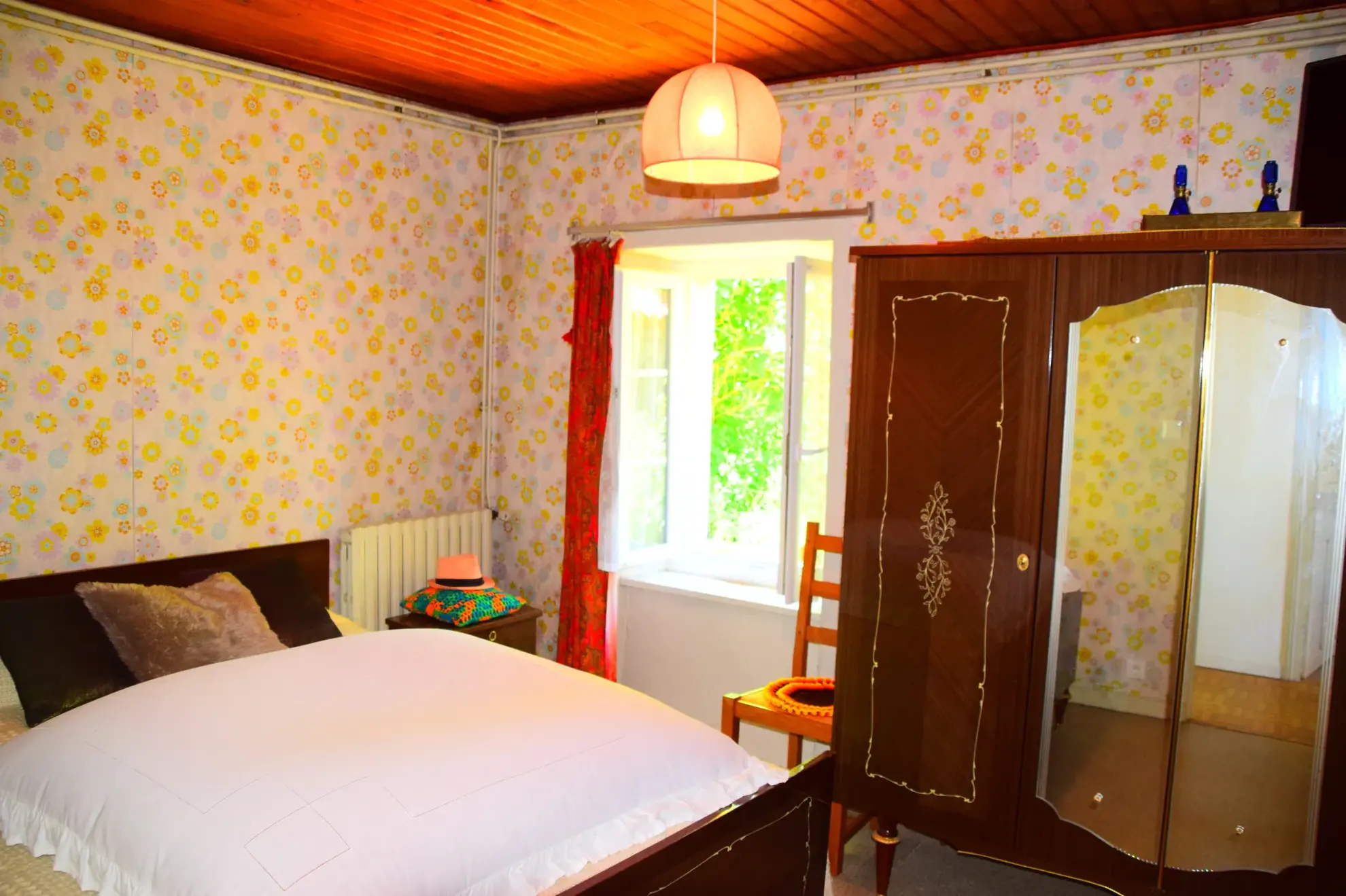 Ferme rénovée en Ardèche avec dépendances et vue montagne – Opportunité rare 