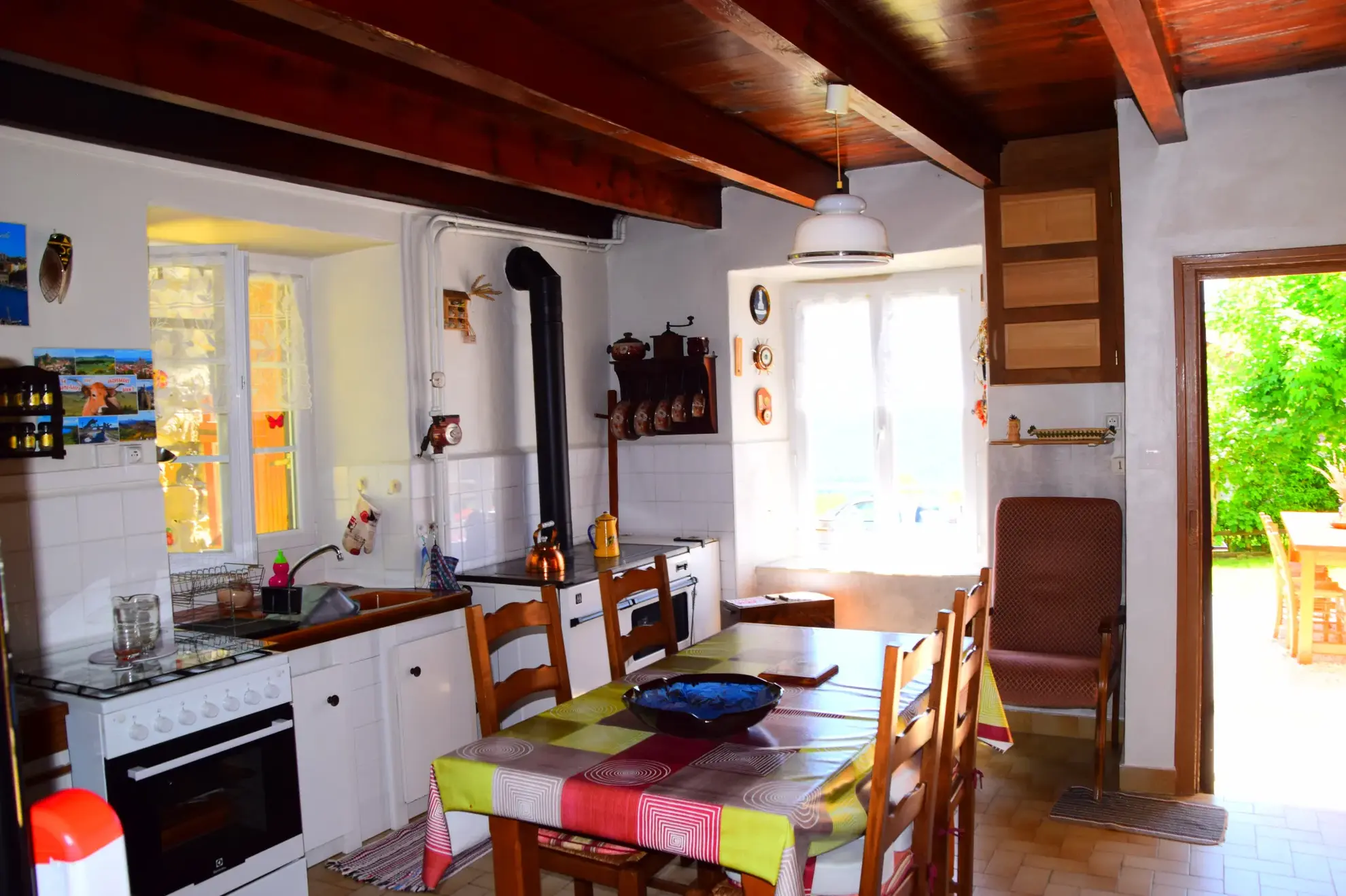 Ferme rénovée en Ardèche avec dépendances et vue montagne – Opportunité rare 