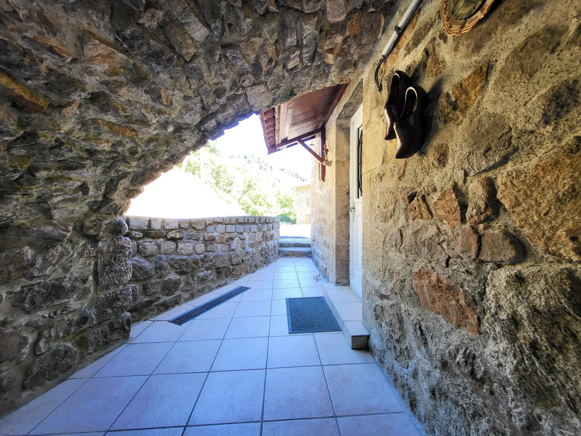 Belle maison en pierre à Dornas avec terrasse et vue montagne - Ardèche 07 
