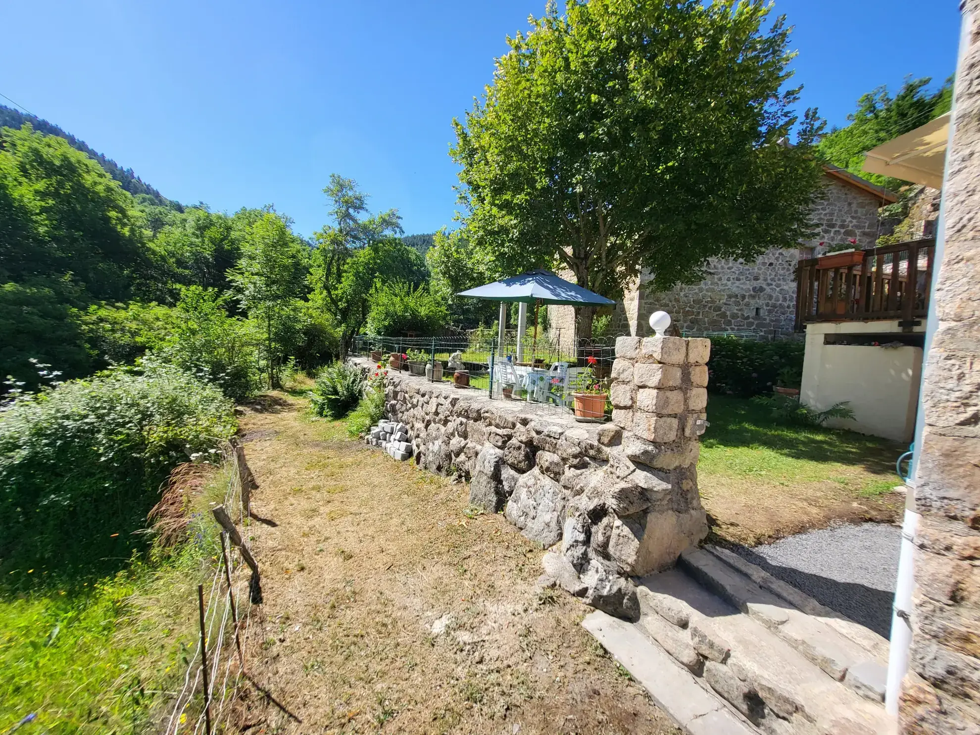 Belle maison en pierre à Dornas avec terrasse et vue montagne - Ardèche 07 