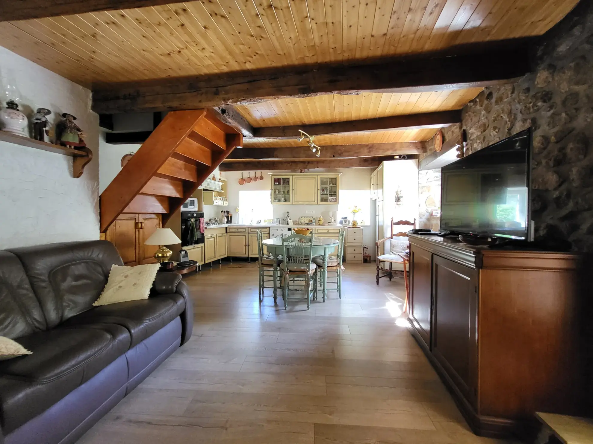 Belle maison en pierre à Dornas avec terrasse et vue montagne - Ardèche 07 