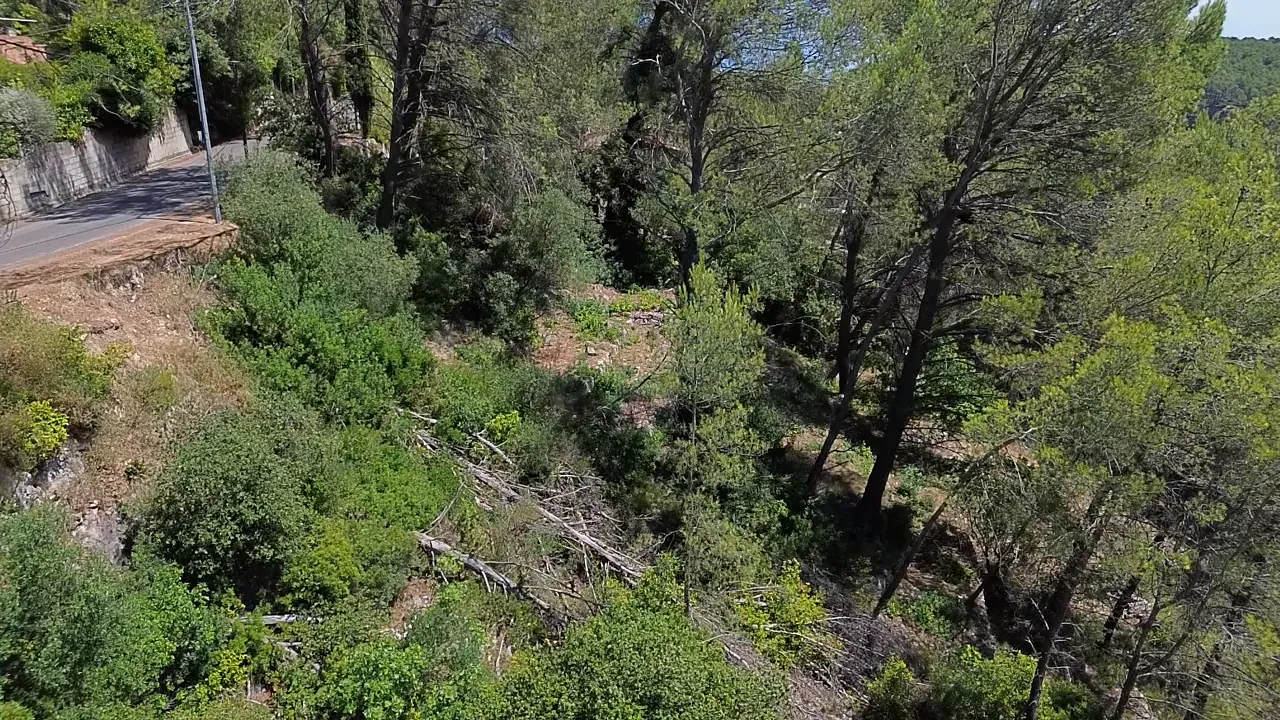 Terrain constructible de 1354 m² à Sollies Toucas – Vue dégagée, exposition sud 