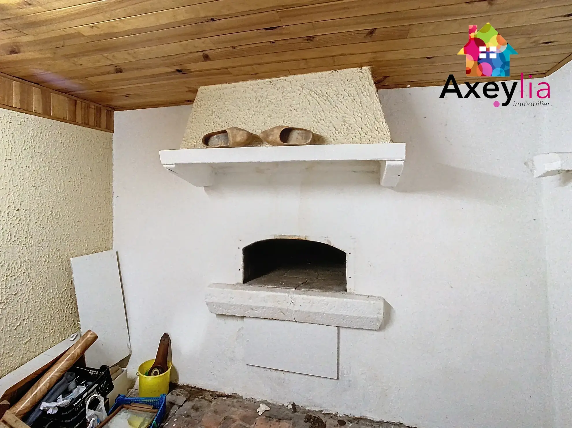 Maison en pierre à rénover proche de Renaison avec grand terrain 