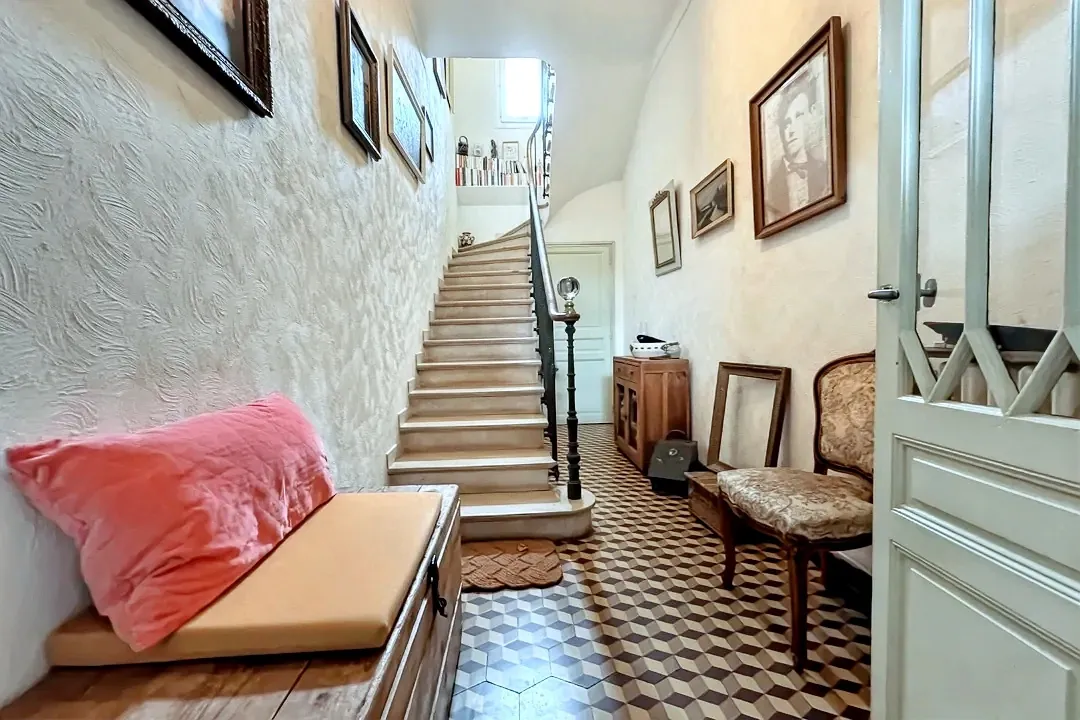 Maison de caractère de 165 m² à Cavaillon avec studio indépendant et terrasse 