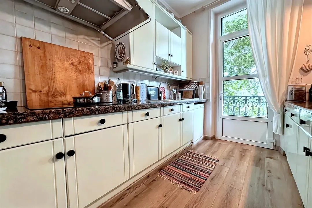 Maison de caractère de 165 m² à Cavaillon avec studio indépendant et terrasse 