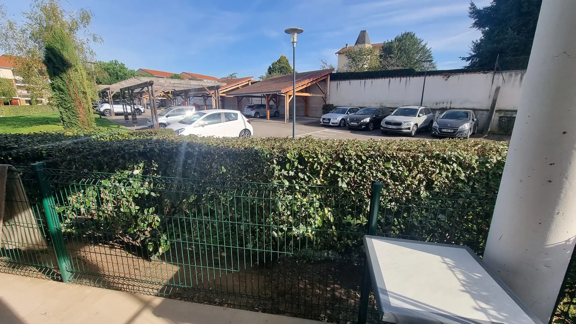 Appartement T4 lumineux avec parking et piscine à Roanne, résidence sécurisée 