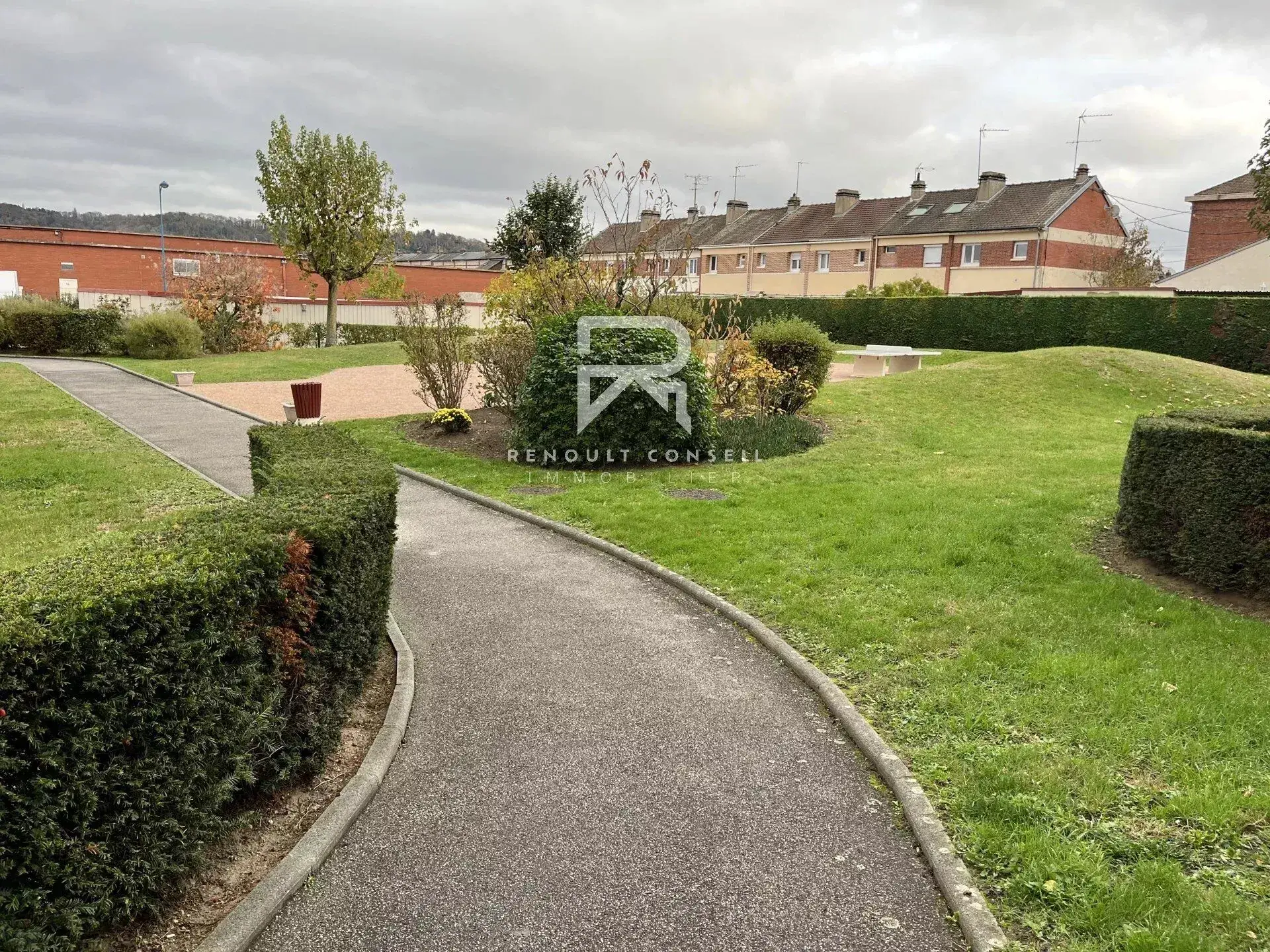 Appartement 2 chambres en rez-de-chaussée à Sotteville-lès-Rouen avec vue dégagée 