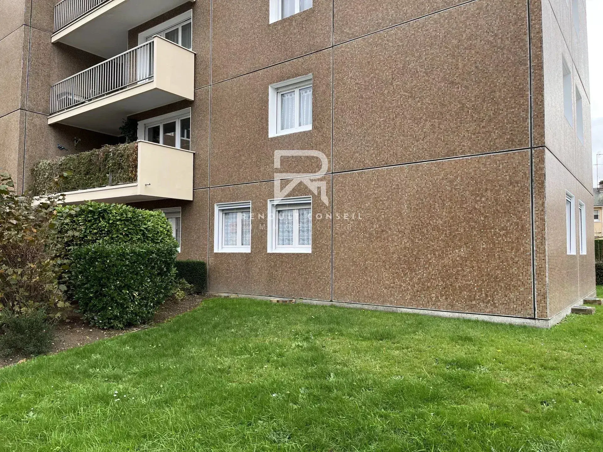 Appartement 2 chambres en rez-de-chaussée à Sotteville-lès-Rouen avec vue dégagée 