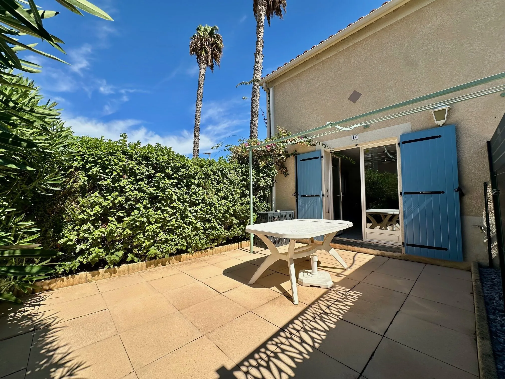 Belle villa mitoyenne avec piscine à La Seyne-sur-Mer, proche plage 