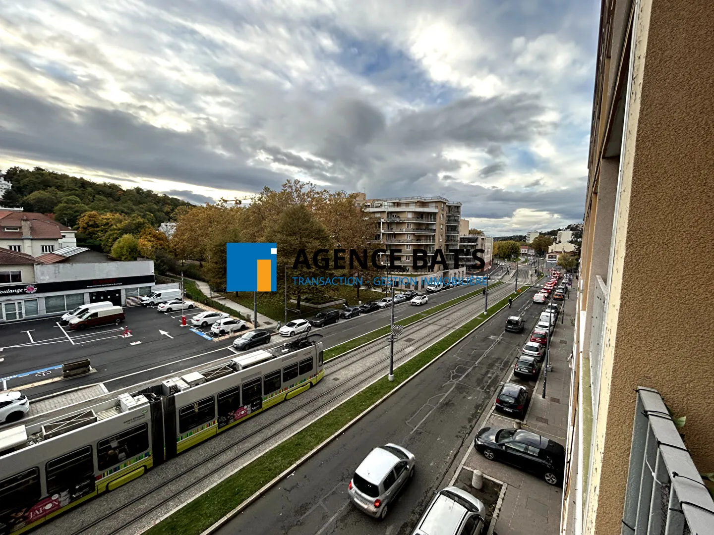 Appartement T2 rénové de 63 m² à Saint-Etienne, secteur Bergson 