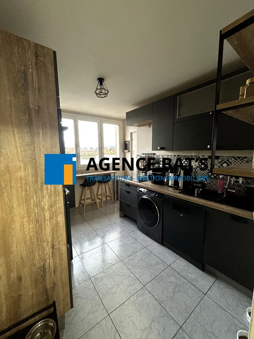 Appartement T2 rénové de 63 m² à Saint-Etienne, secteur Bergson 