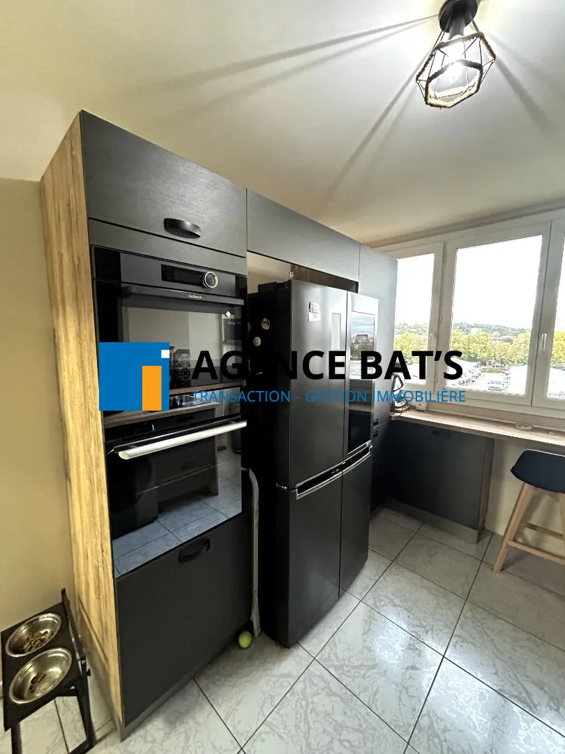 Appartement T2 rénové de 63 m² à Saint-Etienne, secteur Bergson 