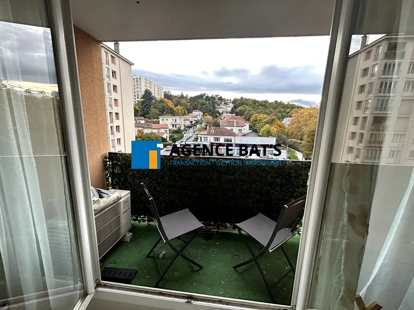 Appartement T2 rénové de 63 m² à Saint-Etienne, secteur Bergson 