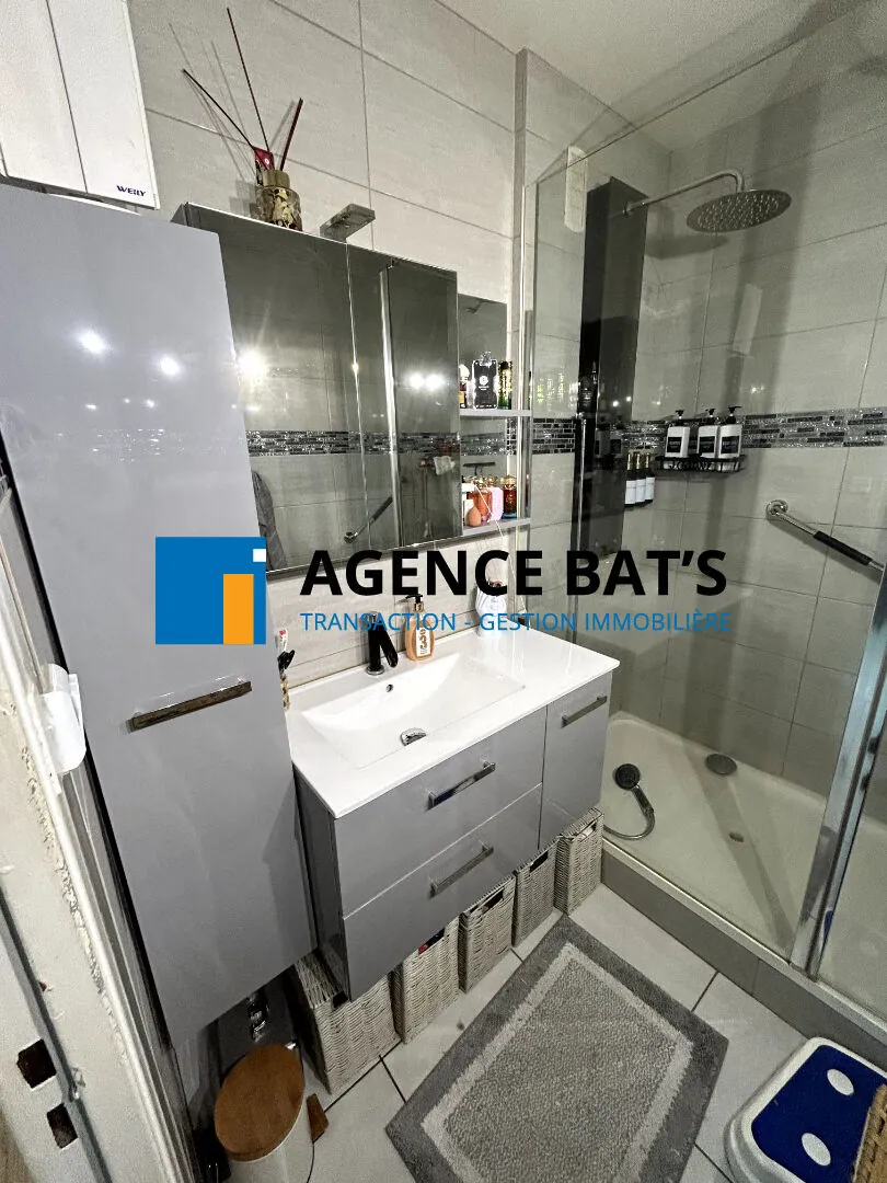 Appartement T2 rénové de 63 m² à Saint-Etienne, secteur Bergson 