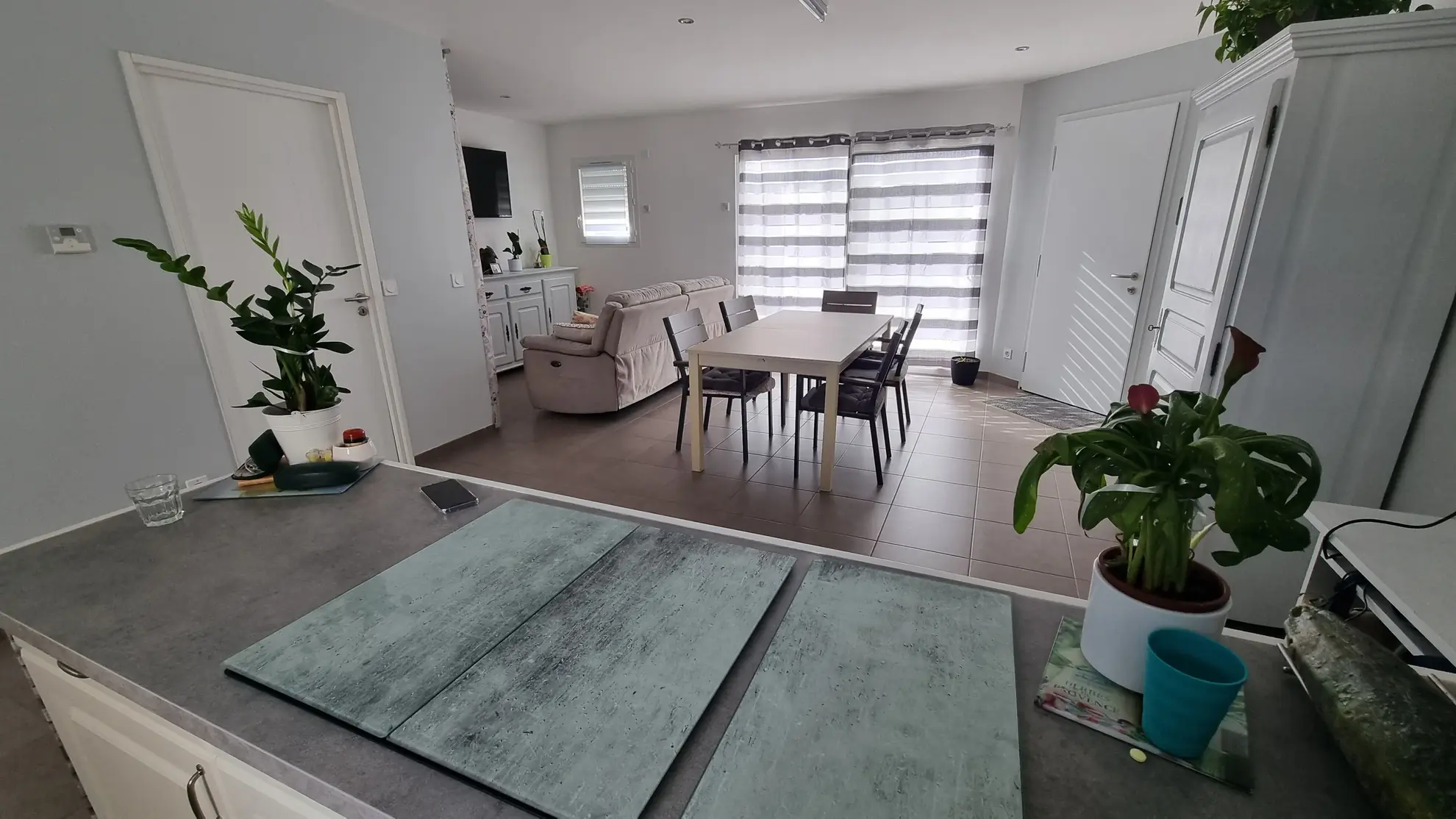 Villa de 77m² avec piscine à Ouches - Maison moderne et économique 