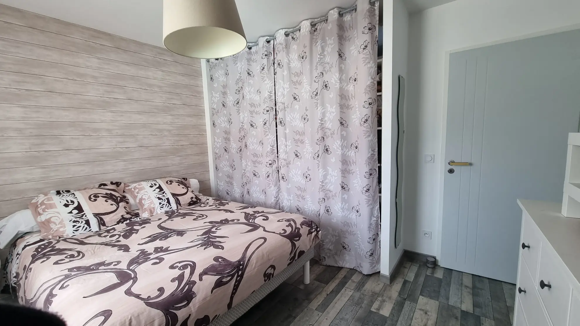 Villa de 77m² avec piscine à Ouches - Maison moderne et économique 