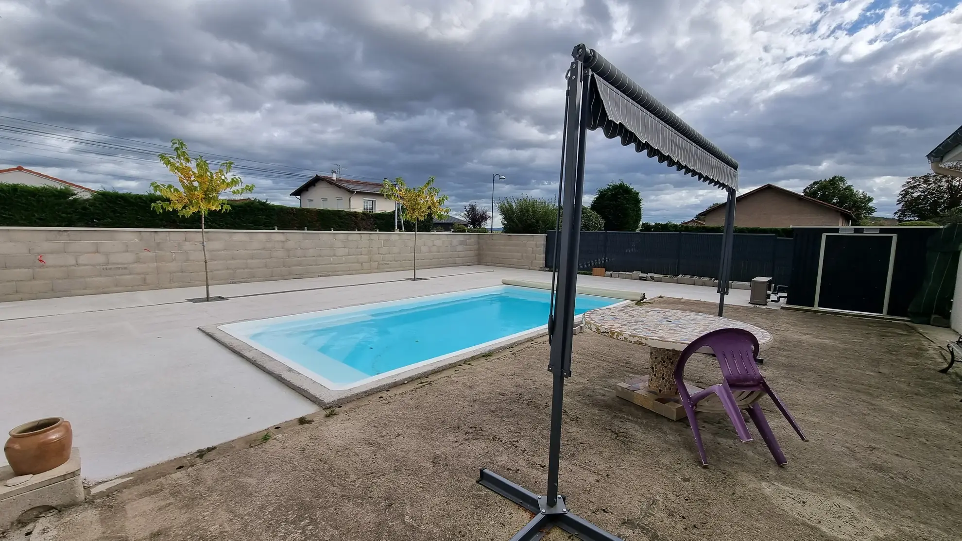 Villa de 77m² avec piscine à Ouches - Maison moderne et économique 