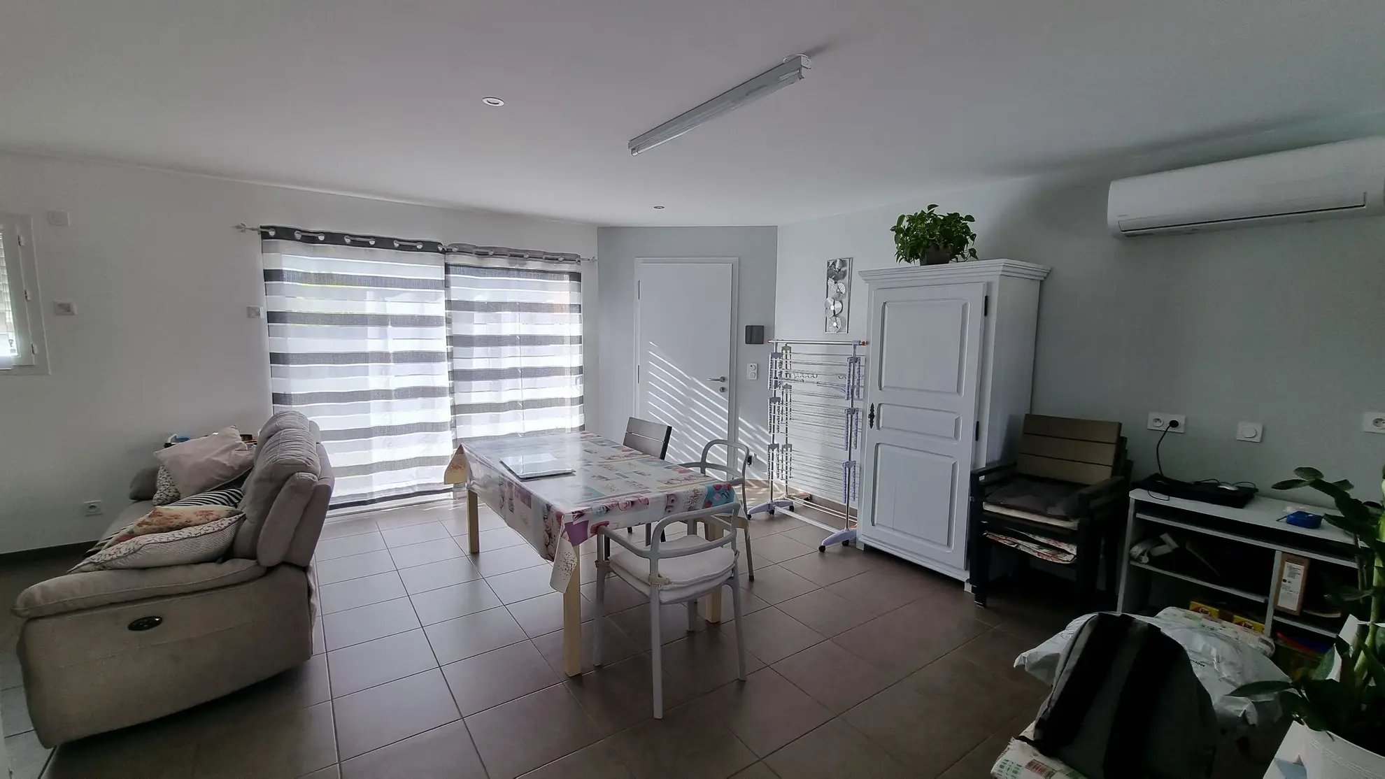 Villa de 77m² avec piscine à Ouches - Maison moderne et économique 